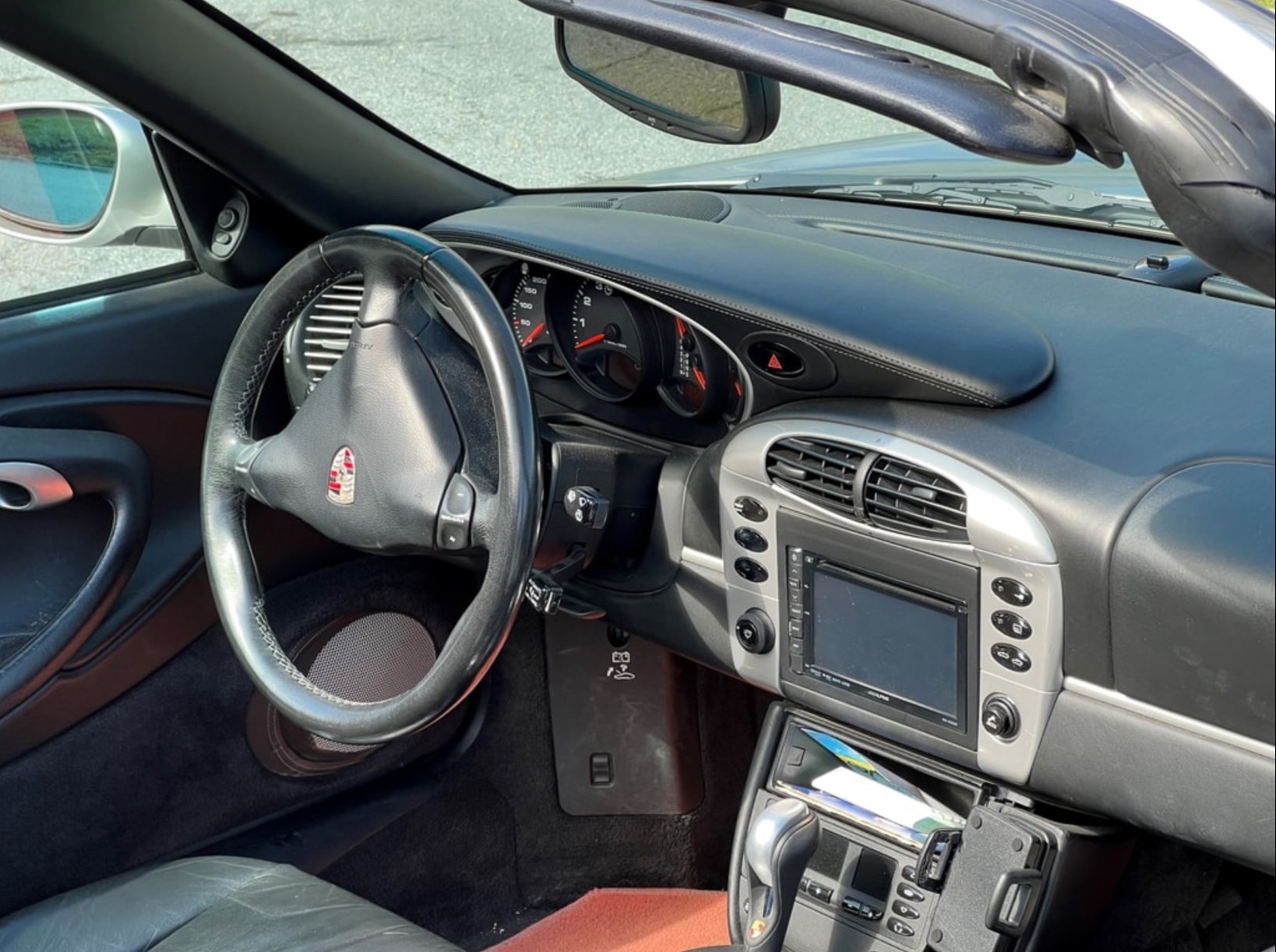 PORSCHE 911 Carrera 4 cab-image-2
