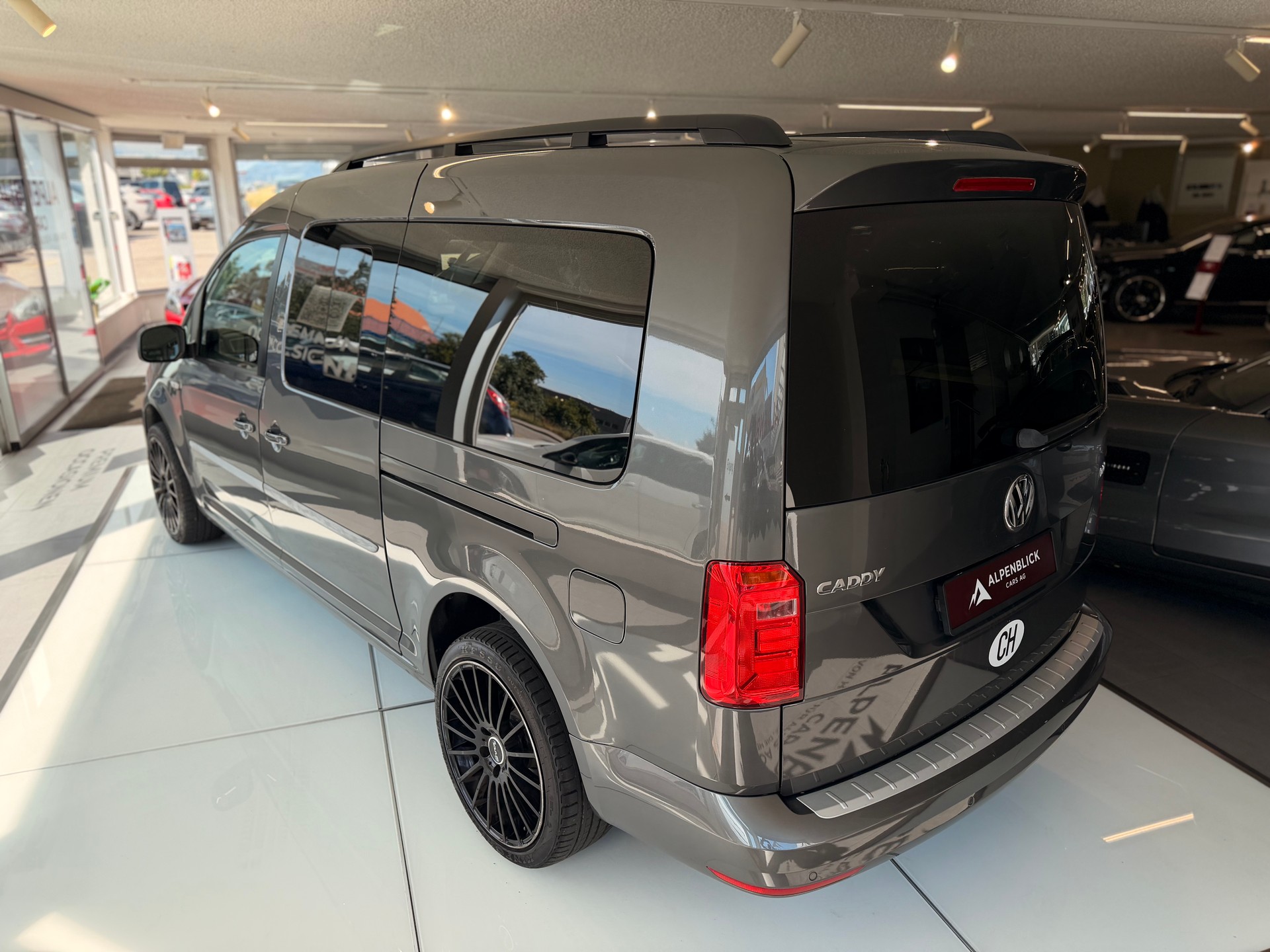 VW Caddy Maxi 2.0 TDI Trendline DSG-image-9