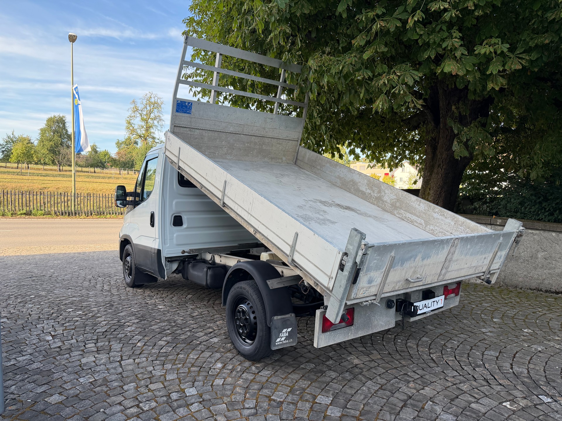 IVECO 35 S 13 / Kipper / Frisch ab MFK / Service gepflegt inkl. Zahnriemen / Nutzlast 1240kg / Anhängerkupplung 3500kg-image-6