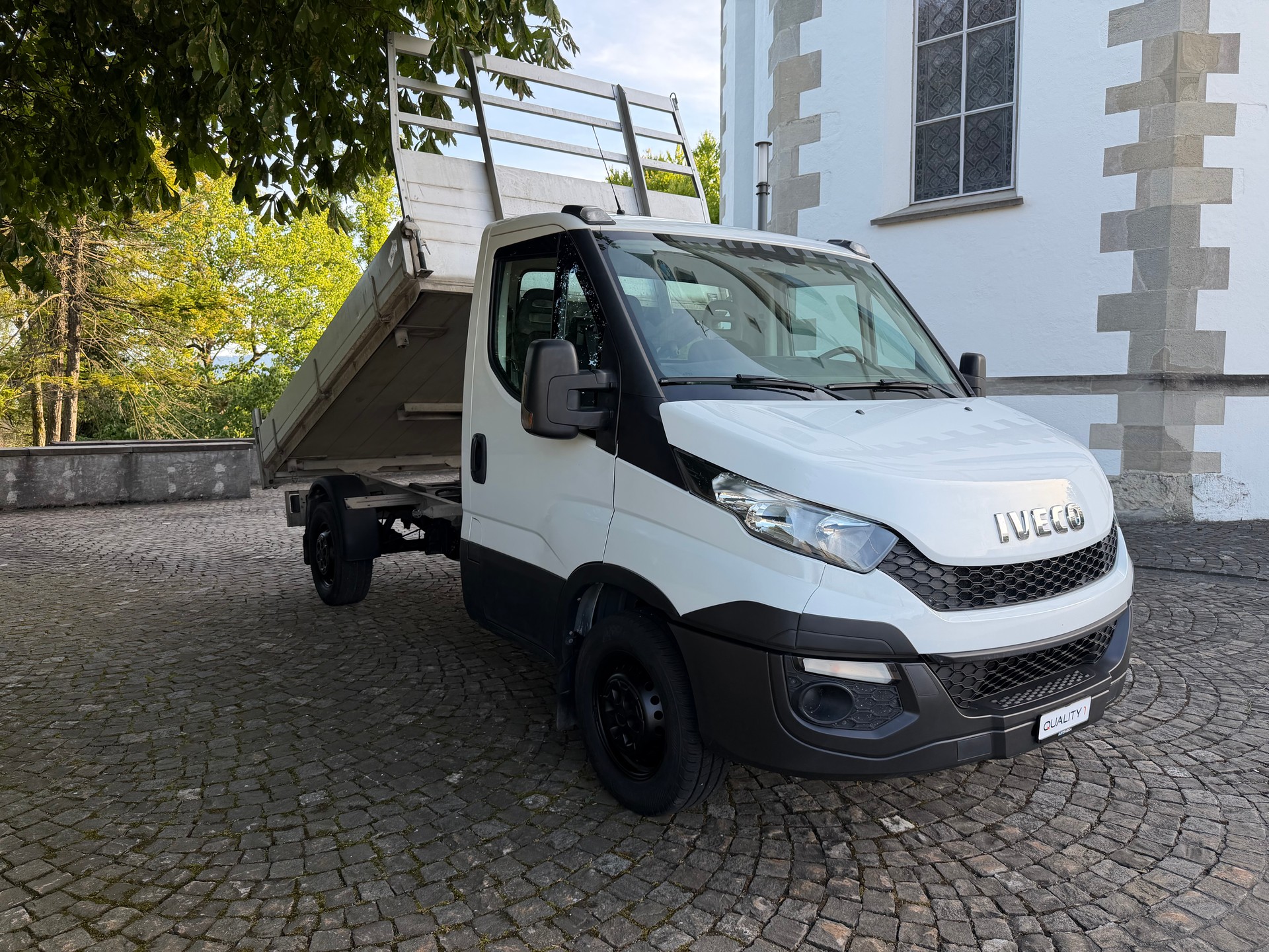 IVECO 35 S 13 / Kipper / Frisch ab MFK / Service gepflegt inkl. Zahnriemen / Nutzlast 1240kg / Anhängerkupplung 3500kg-image-2