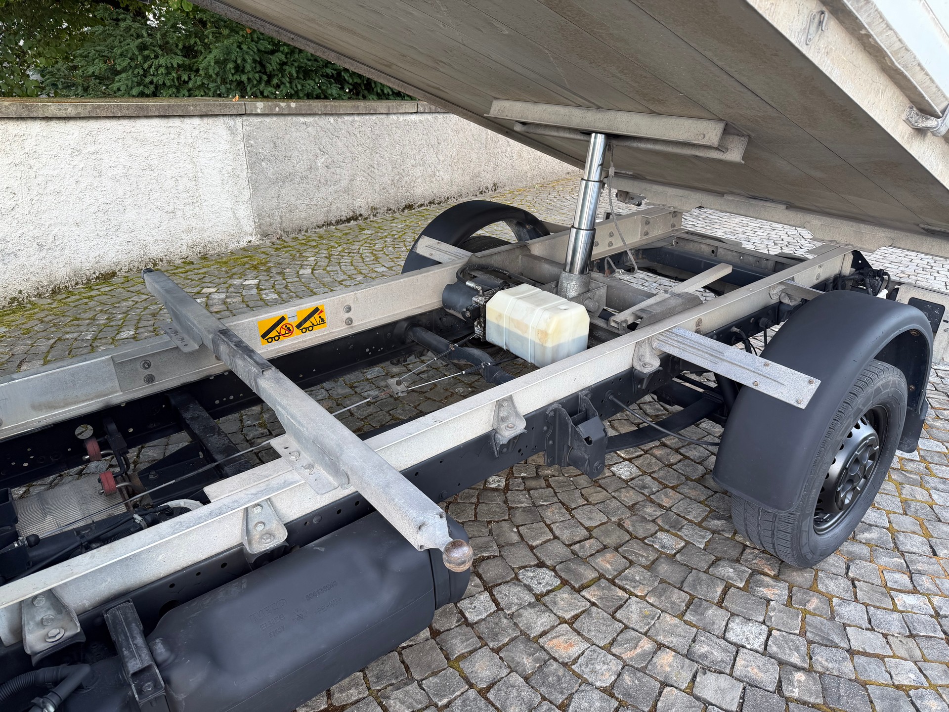 IVECO 35 S 13 / Kipper / Frisch ab MFK / Service gepflegt inkl. Zahnriemen / Nutzlast 1240kg / Anhängerkupplung 3500kg-image-8