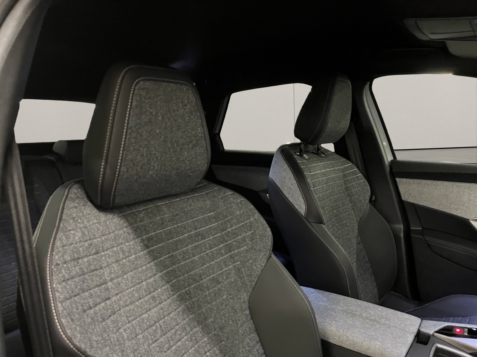 PEUGEOT 3008 1.2 Hybrid Allure Premium-image-14