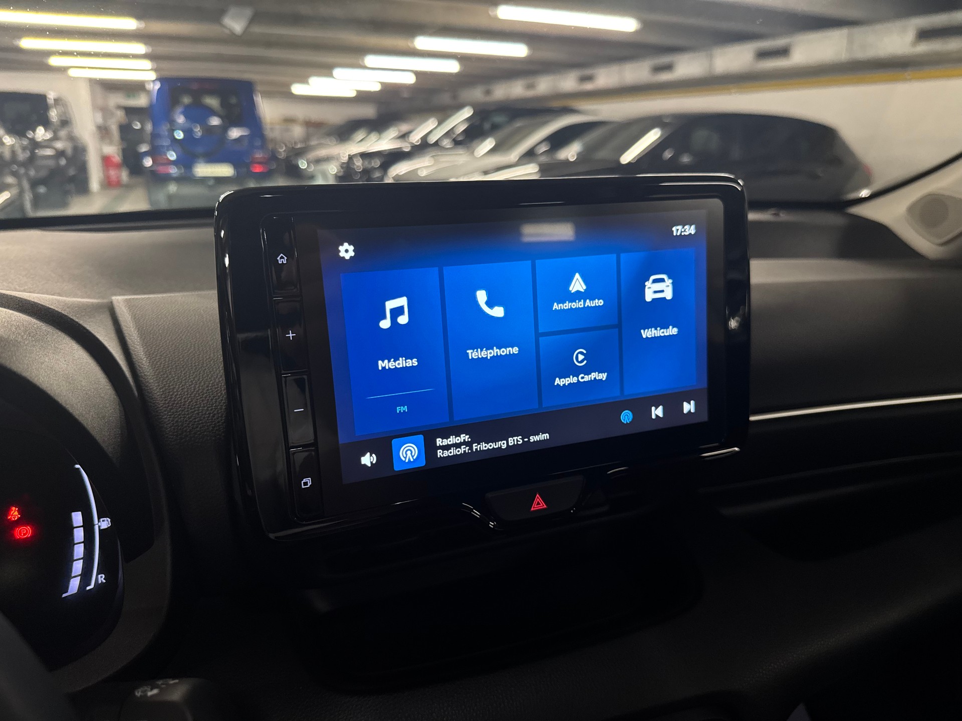 TOYOTA Yaris 1.5 Premium e-CVT-image-8