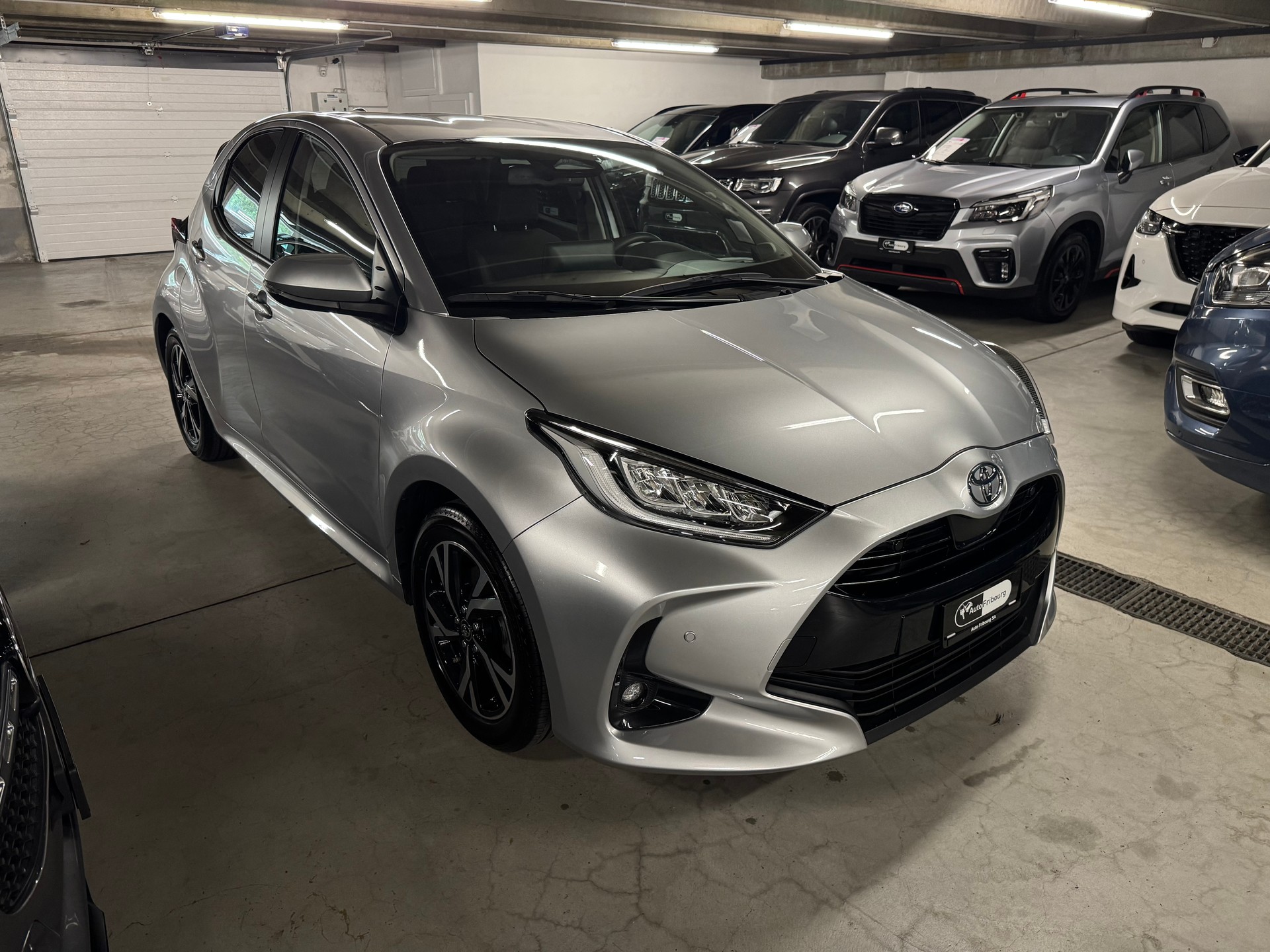 TOYOTA Yaris 1.5 Premium e-CVT-image-0