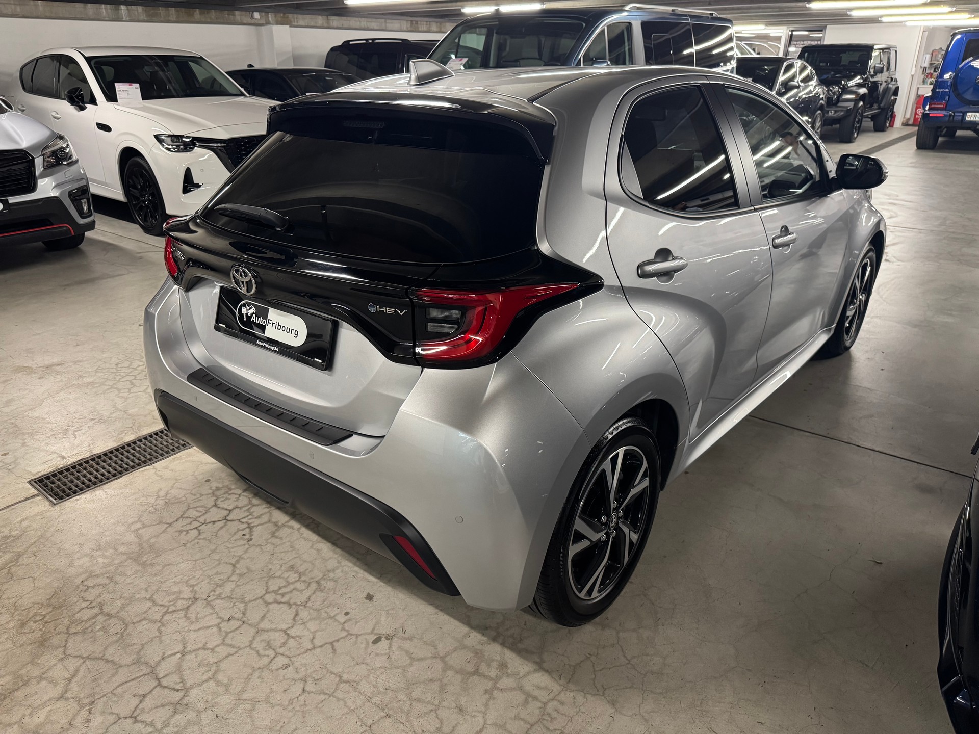 TOYOTA Yaris 1.5 Premium e-CVT-image-1