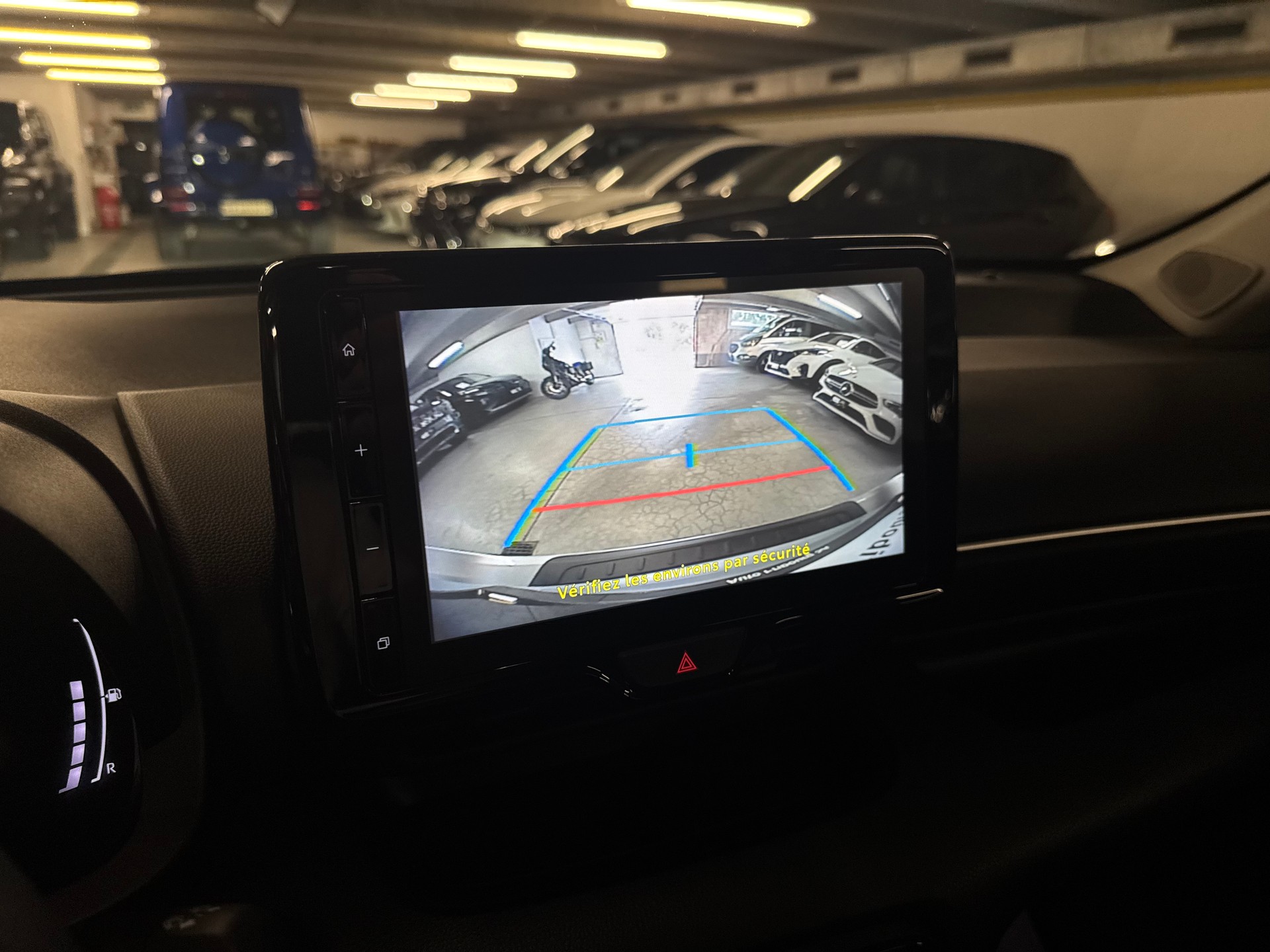 TOYOTA Yaris 1.5 Premium e-CVT-image-9