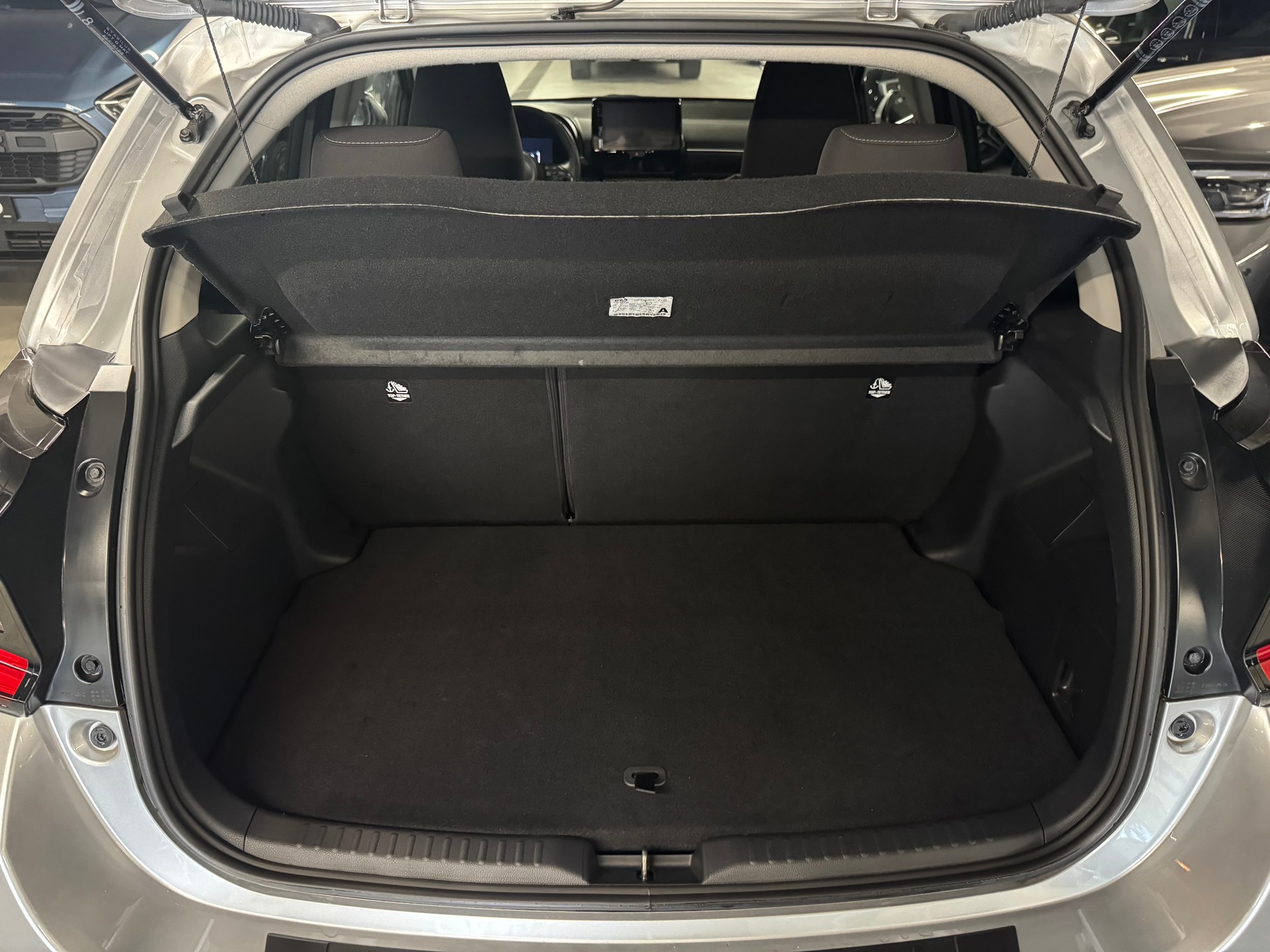 TOYOTA Yaris 1.5 Premium e-CVT-image-12
