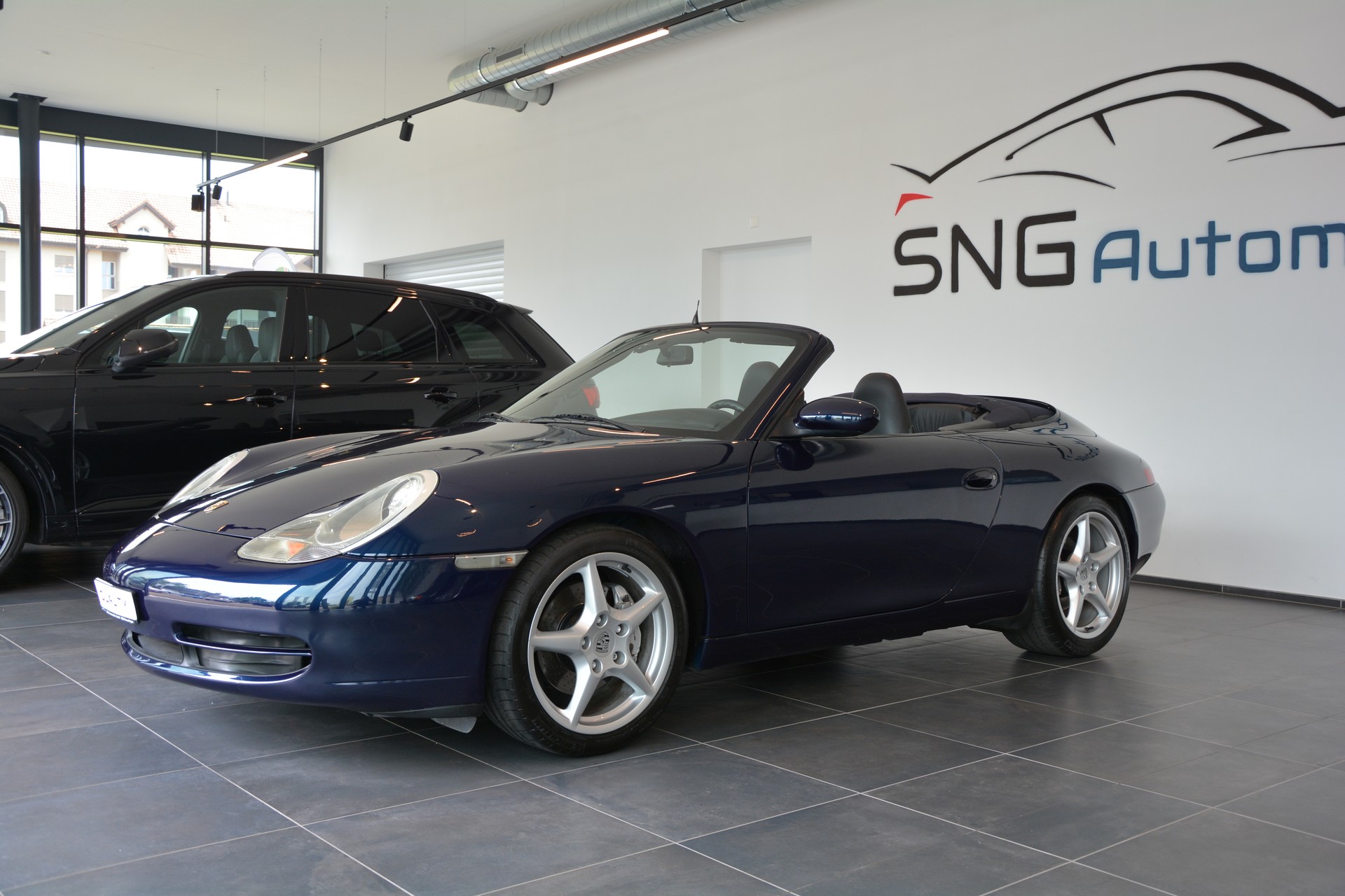 PORSCHE 911 Carrera 4 Cabrio-image-1