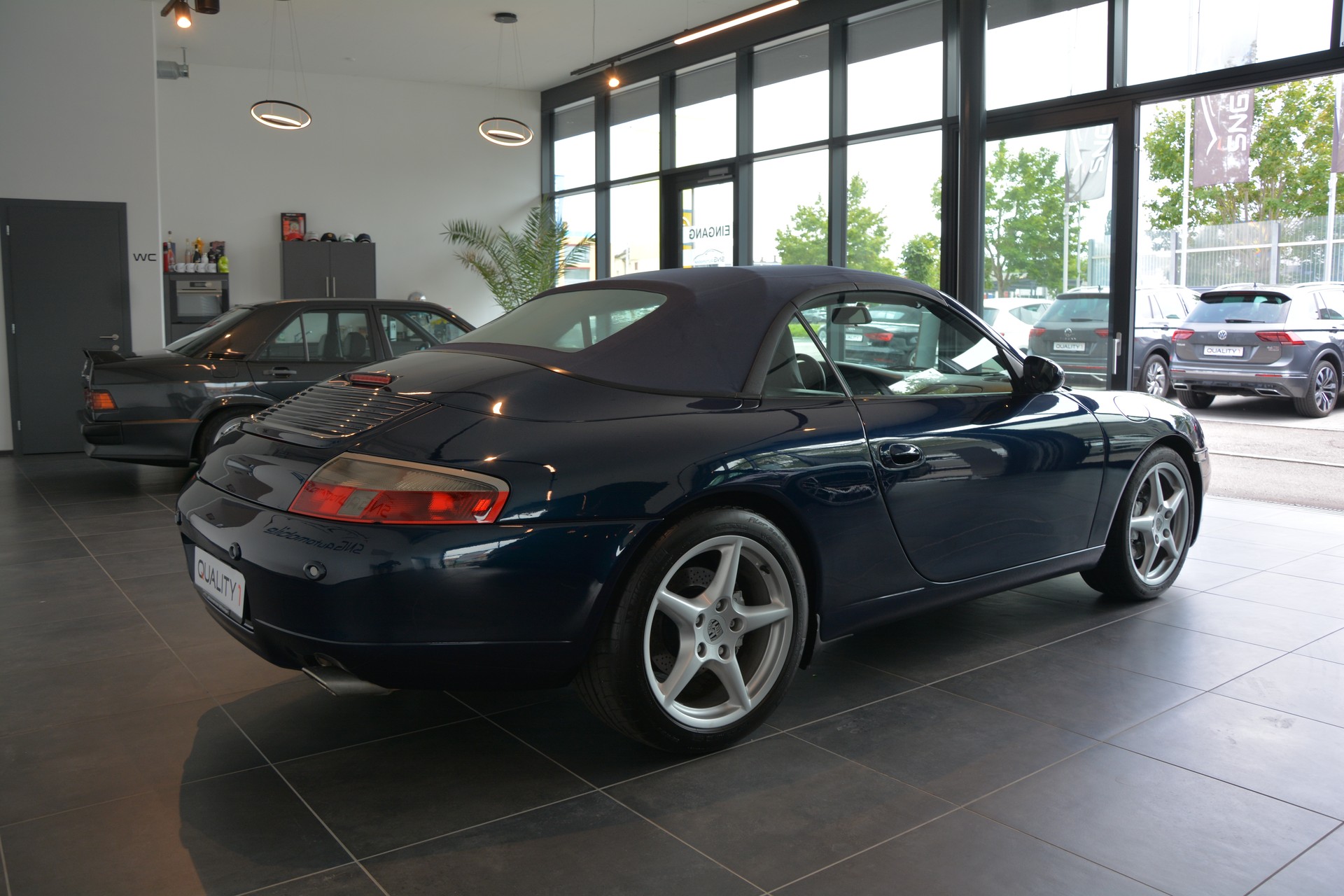 PORSCHE 911 Carrera 4 Cabrio-image-15