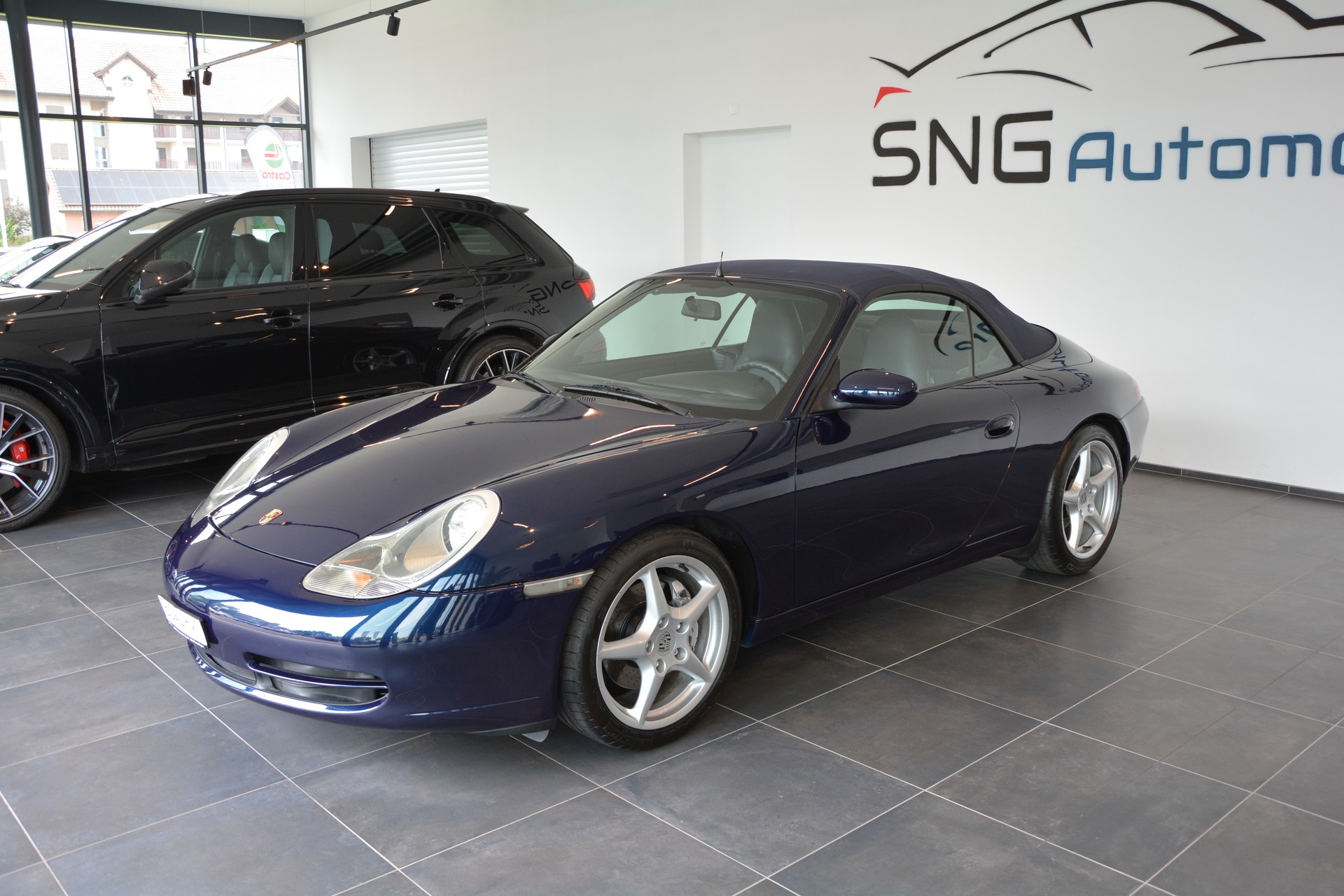 PORSCHE 911 Carrera 4 Cabrio-image-12