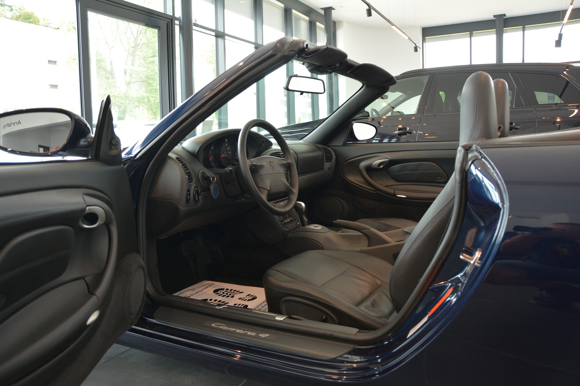 PORSCHE 911 Carrera 4 Cabrio-image-9