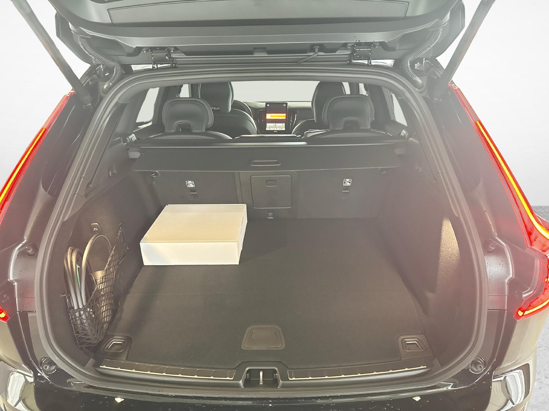 VOLVO XC60 2.0 T6 TE Black Edition eAWD-image-14