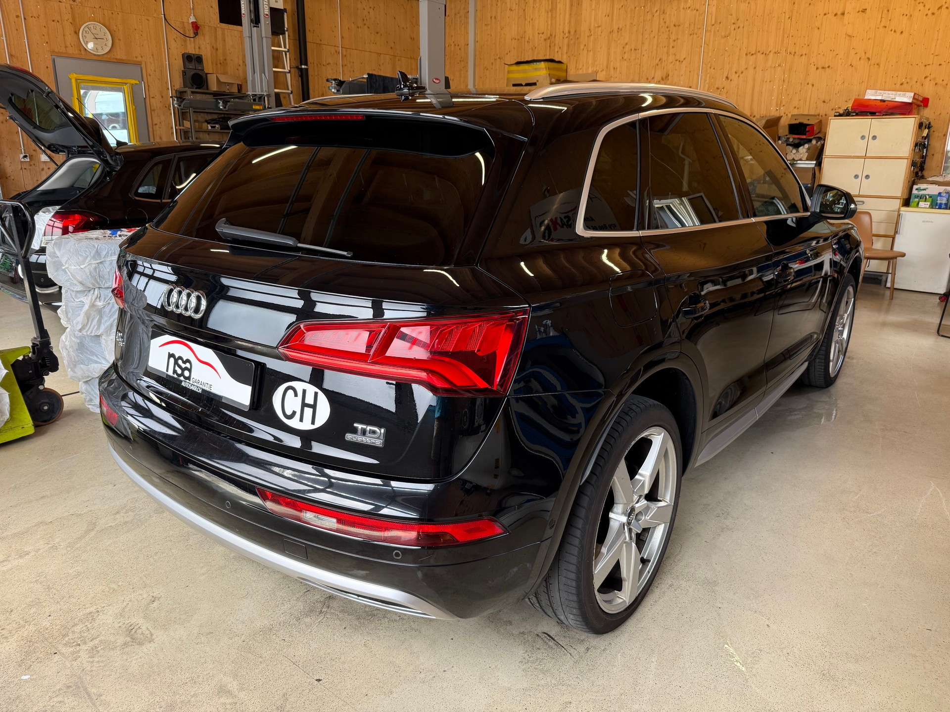 AUDI Q5 2.0 TDI sport quattro S-tronic-showroom-element-3