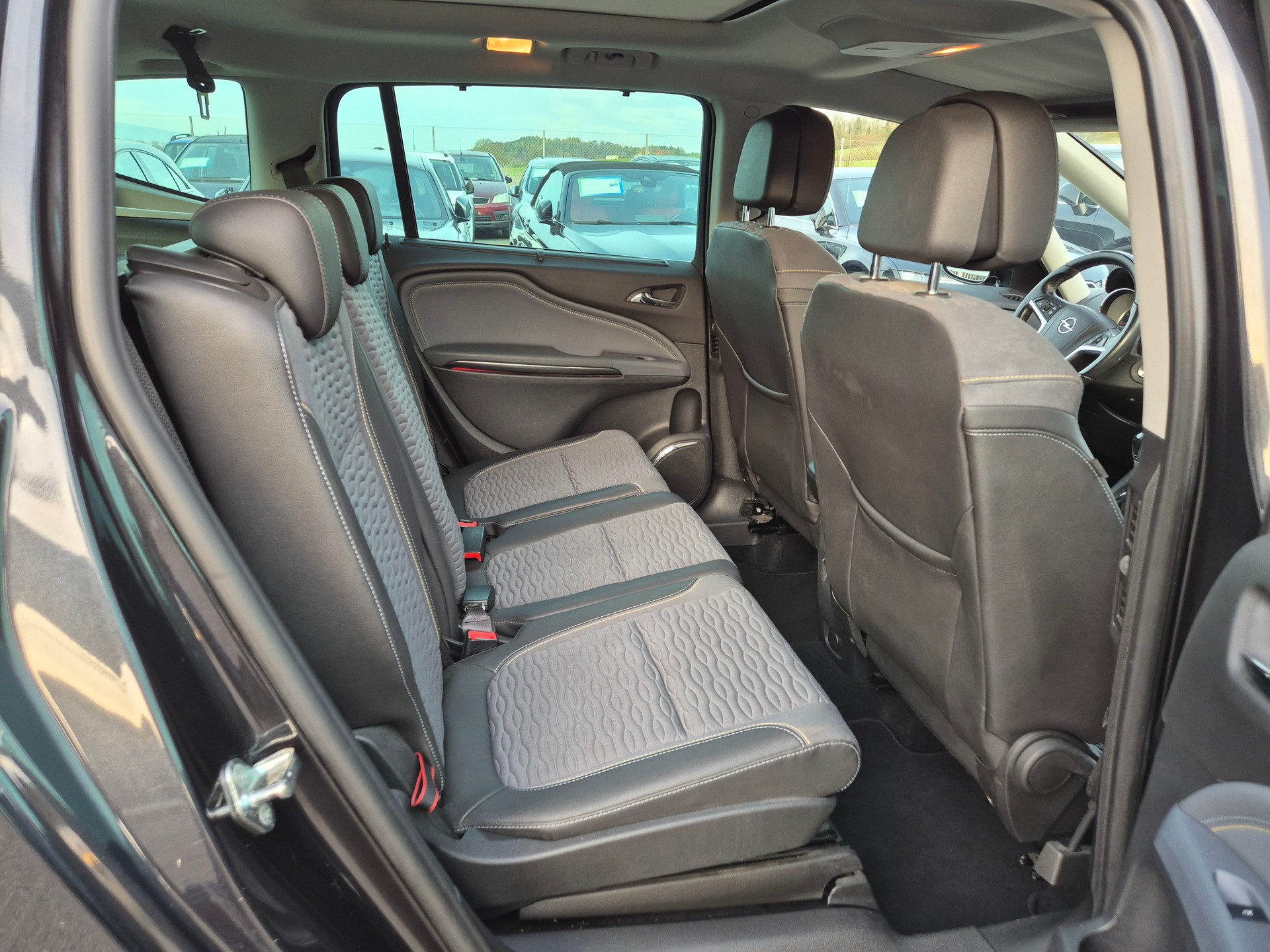 OPEL Zafira Tourer 1.4i 16V Cosmo-image-8