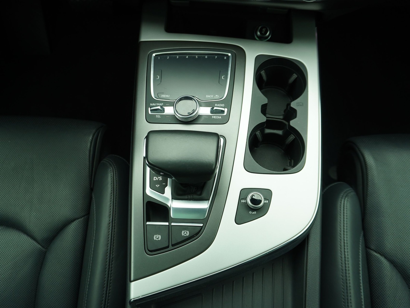 AUDI Q7 50 TDI quattro T-Tronic-image-15