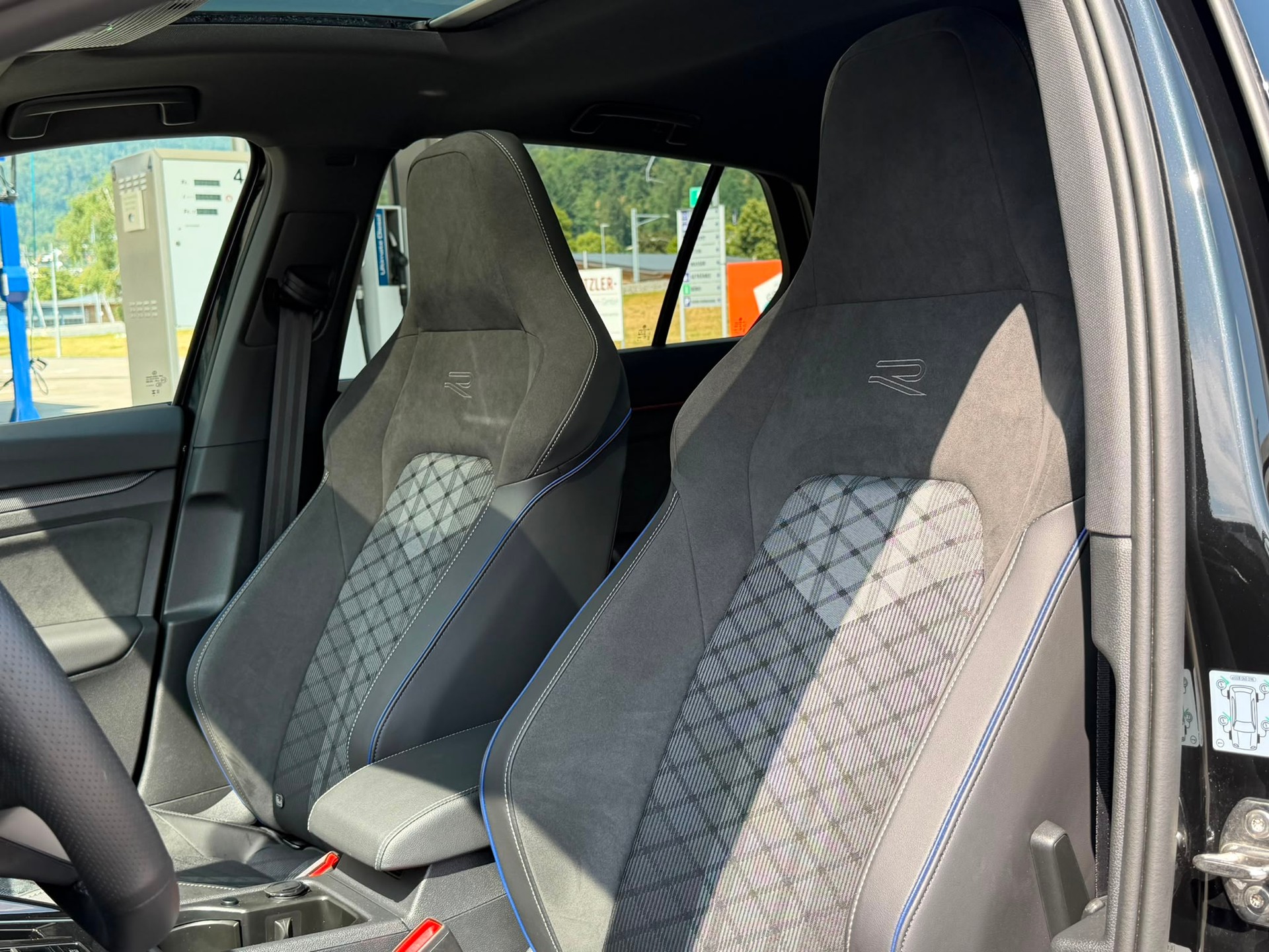 VW Golf 2.0 TSI R-Line DSG 4 Motion *Facelift**Top Zustand**Top Ausstattung**El. Anhängerkupplung**IQ-Light**-image-11