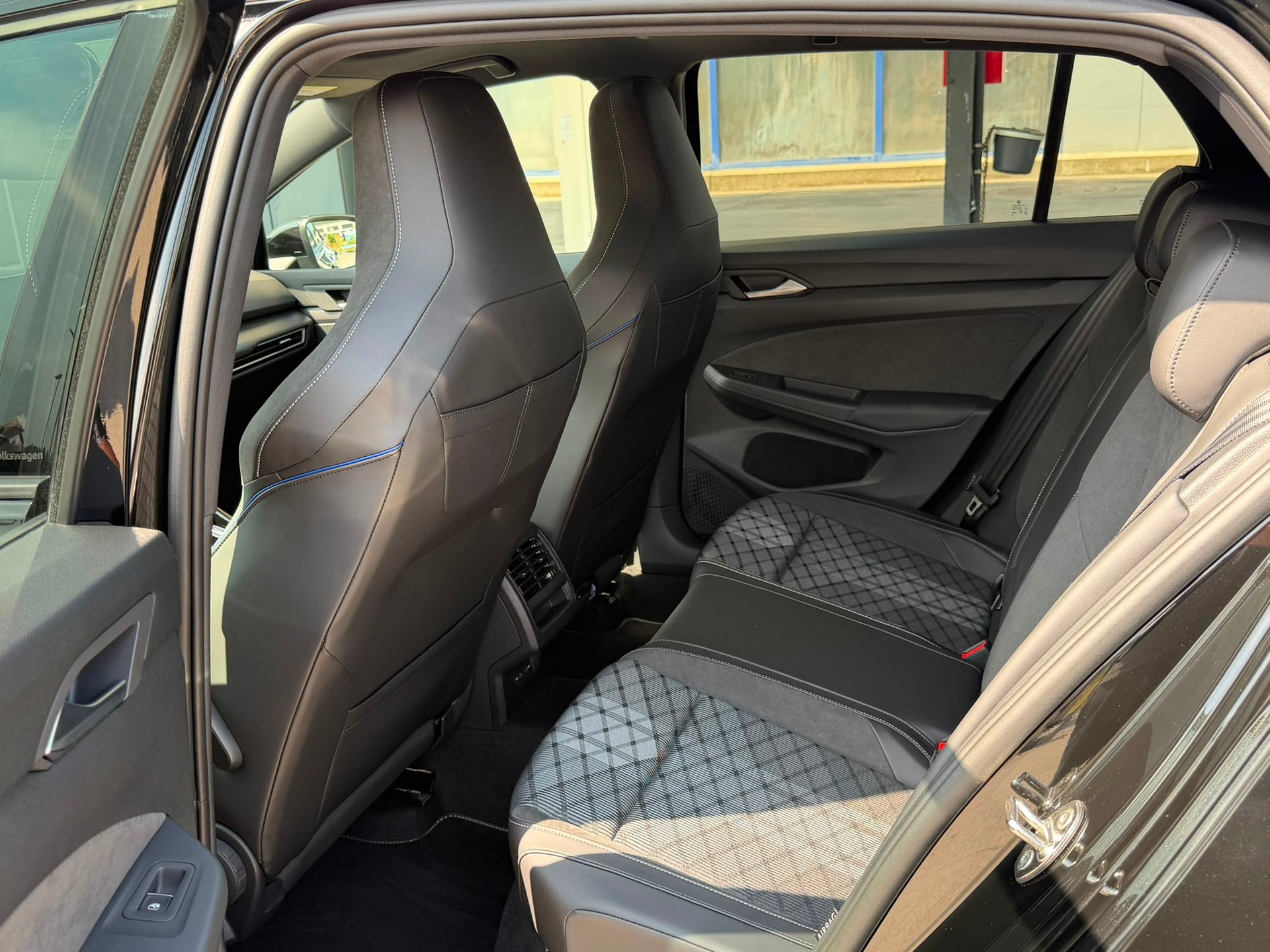 VW Golf 2.0 TSI R-Line DSG 4 Motion *Facelift**Top Zustand**Top Ausstattung**El. Anhängerkupplung**IQ-Light**-image-13
