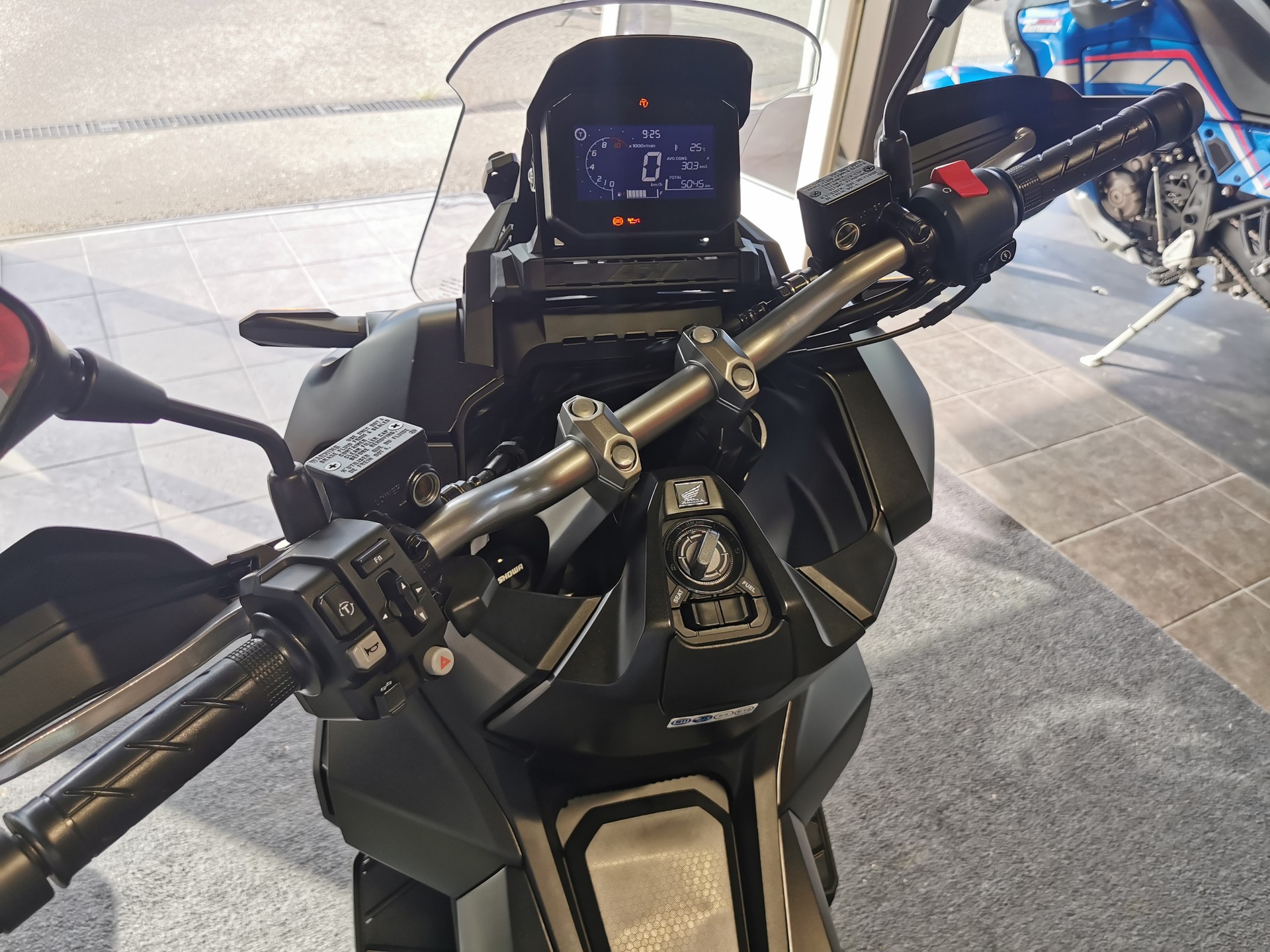 HONDA ADV 350-image-8