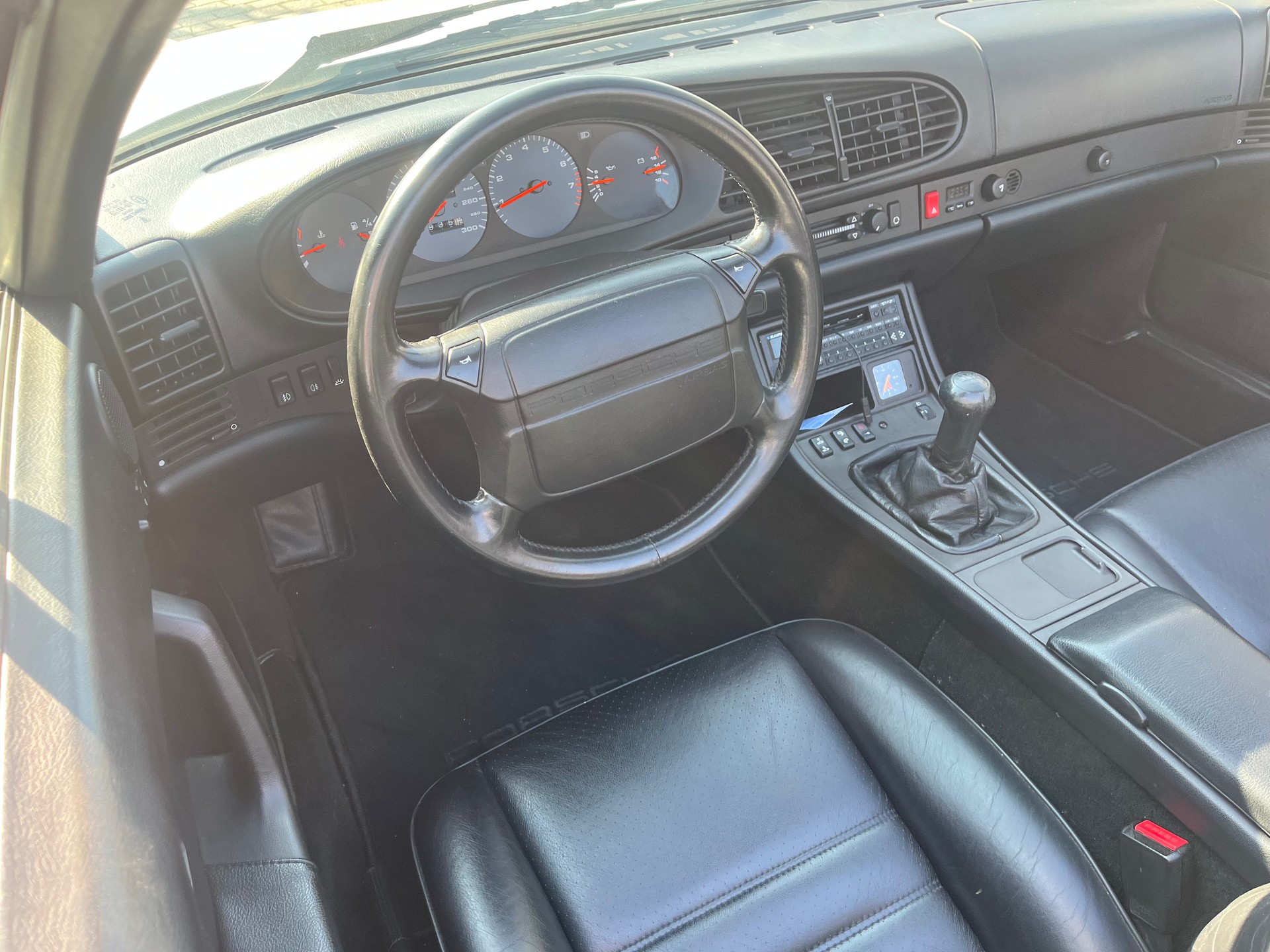 PORSCHE 968 Cabrio-image-4