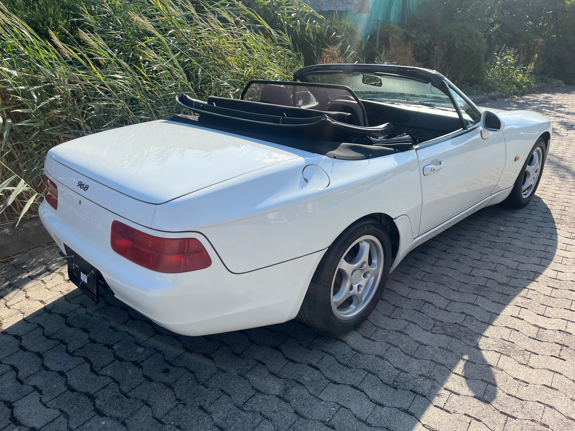 PORSCHE 968 Cabrio-image-2