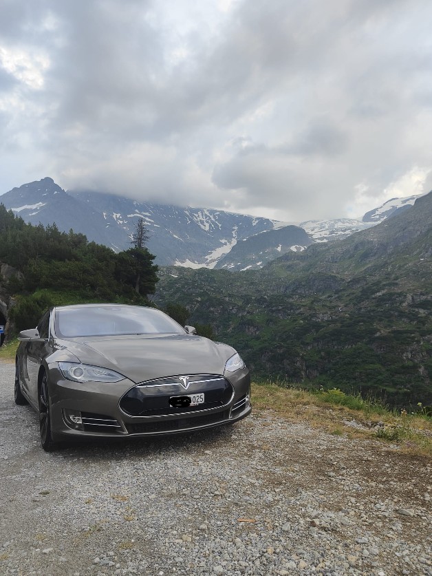 TESLA 70 D ( Free Tesla Supercharging )-image-3
