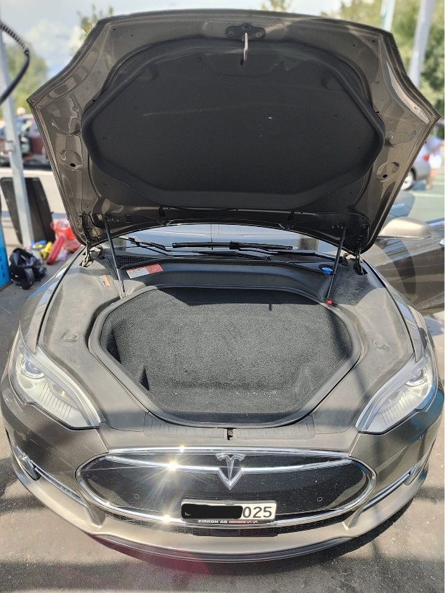 TESLA 70 D ( Free Tesla Supercharging )-image-6