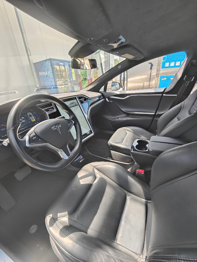 TESLA 70 D ( Free Tesla Supercharging )-image-8