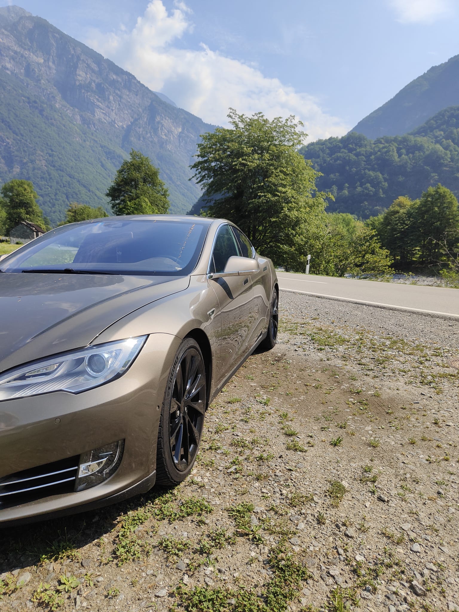 TESLA 70 D ( Free Tesla Supercharging )-image-1