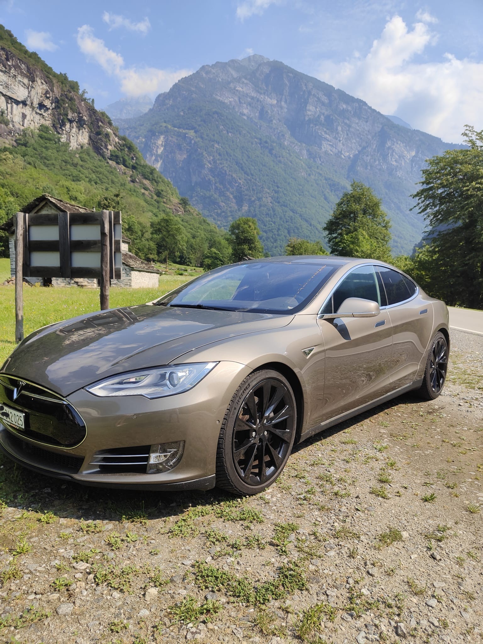 TESLA 70 D ( Free Tesla Supercharging )-image-0