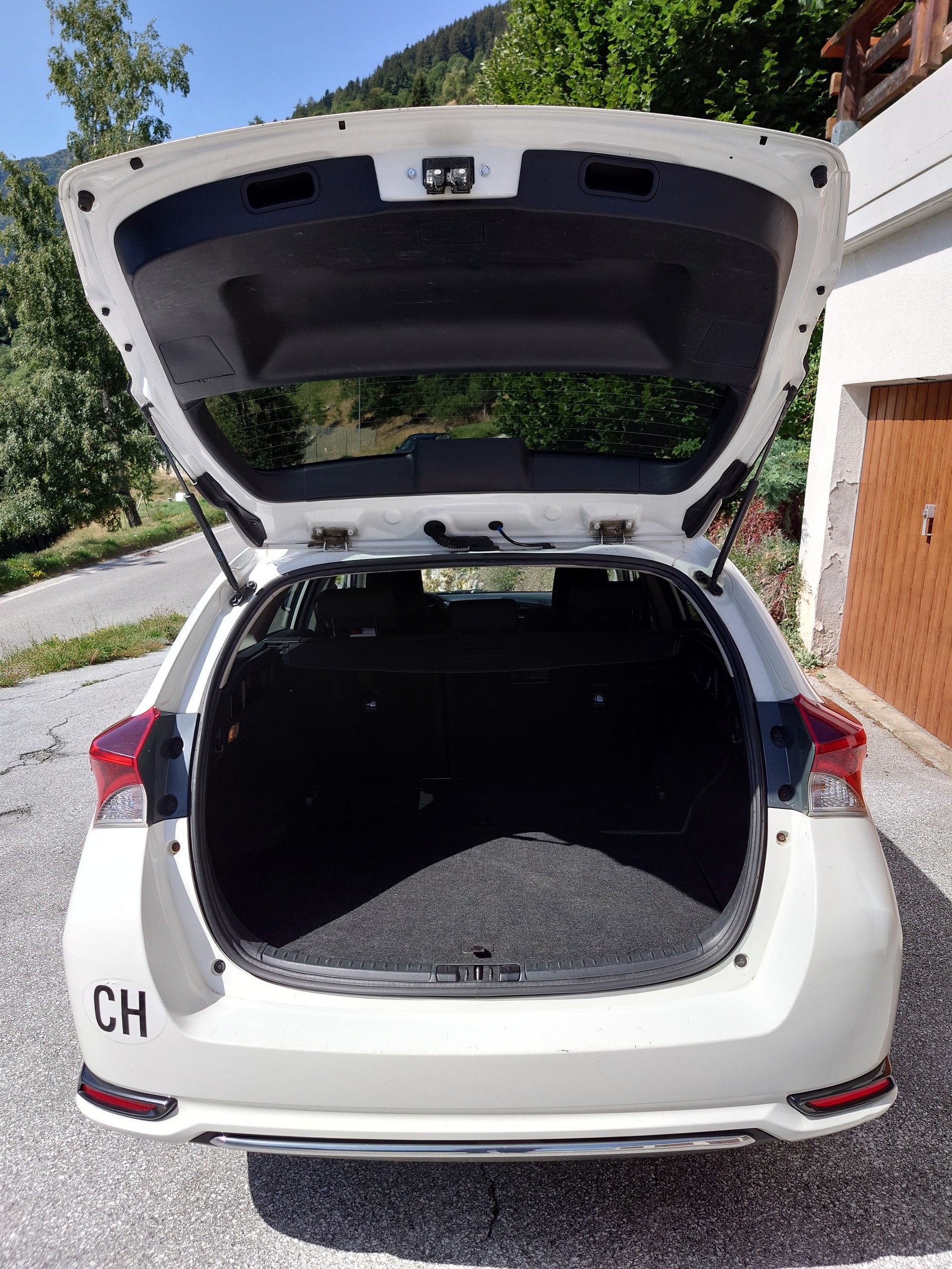 TOYOTA Touring sports 1.8 Hybrid, version 135 Confort-image-5