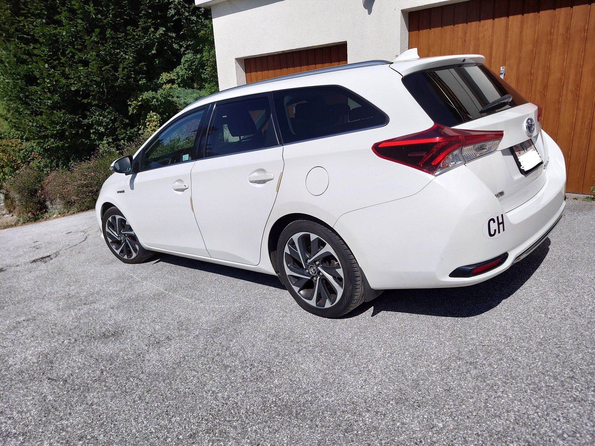 TOYOTA Touring sports 1.8 Hybrid, version 135 Confort-image-4