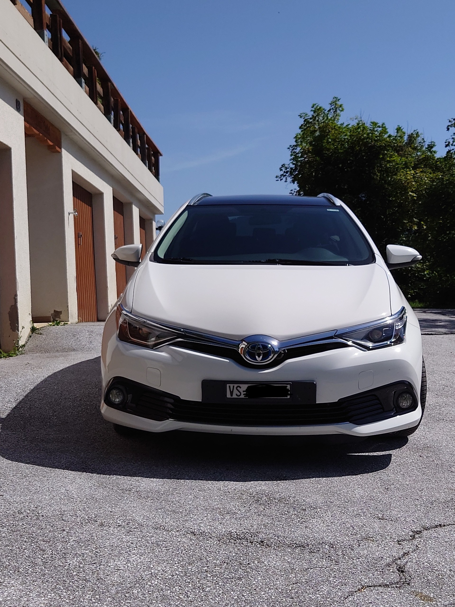 TOYOTA Touring sports 1.8 Hybrid, version 135 Confort-image-1