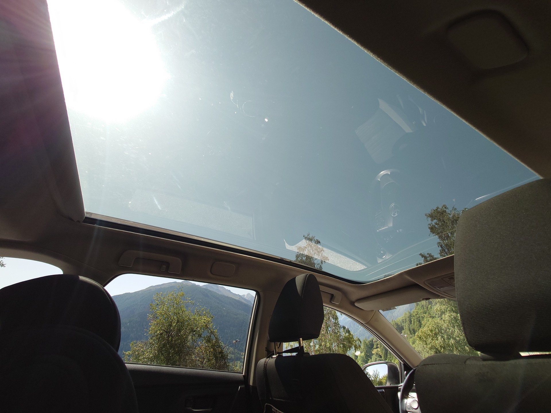 TOYOTA Touring sports 1.8 Hybrid, version 135 Confort-image-3