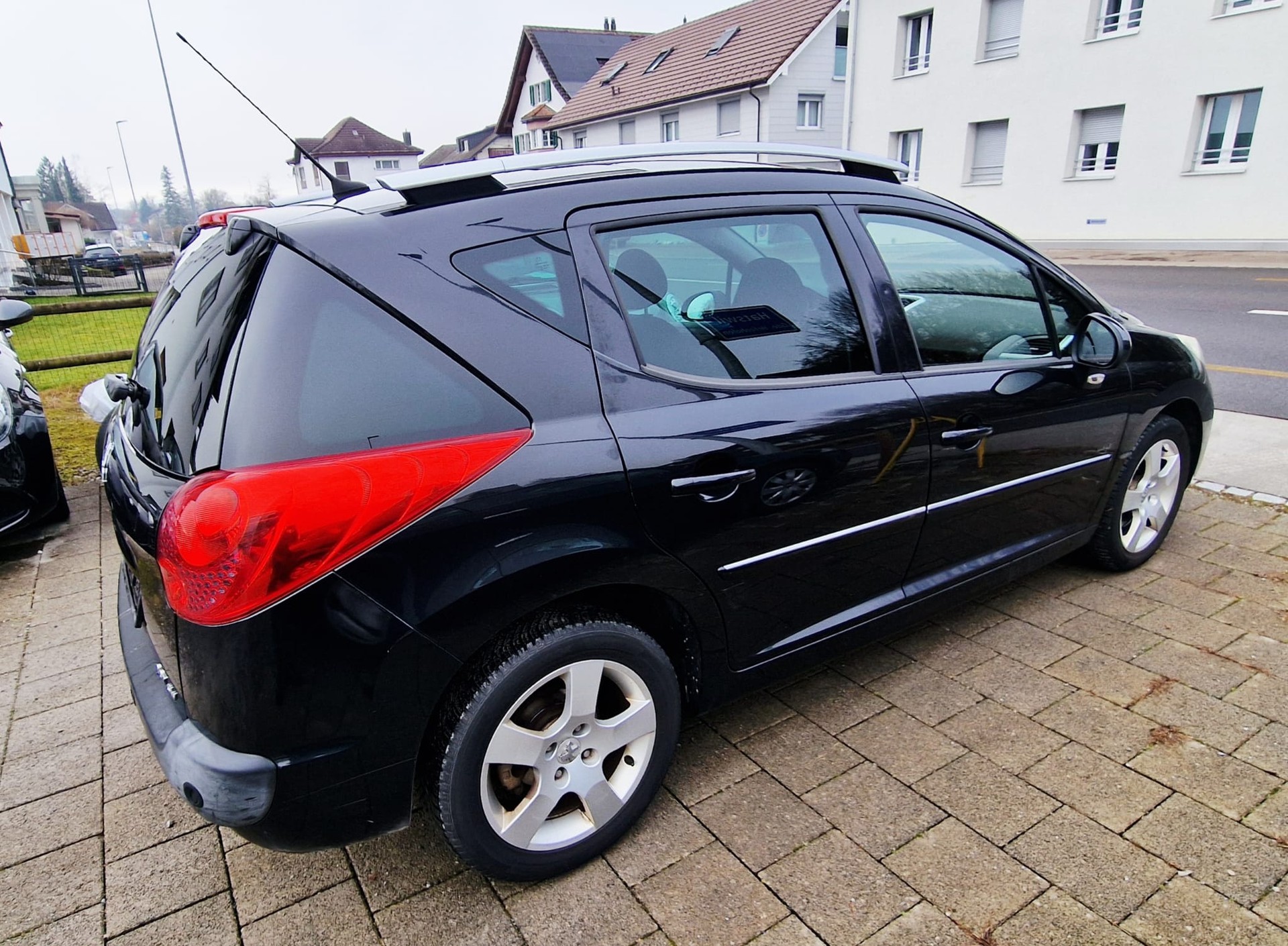 PEUGEOT 207 SW 1.6 16V Sport-image-5