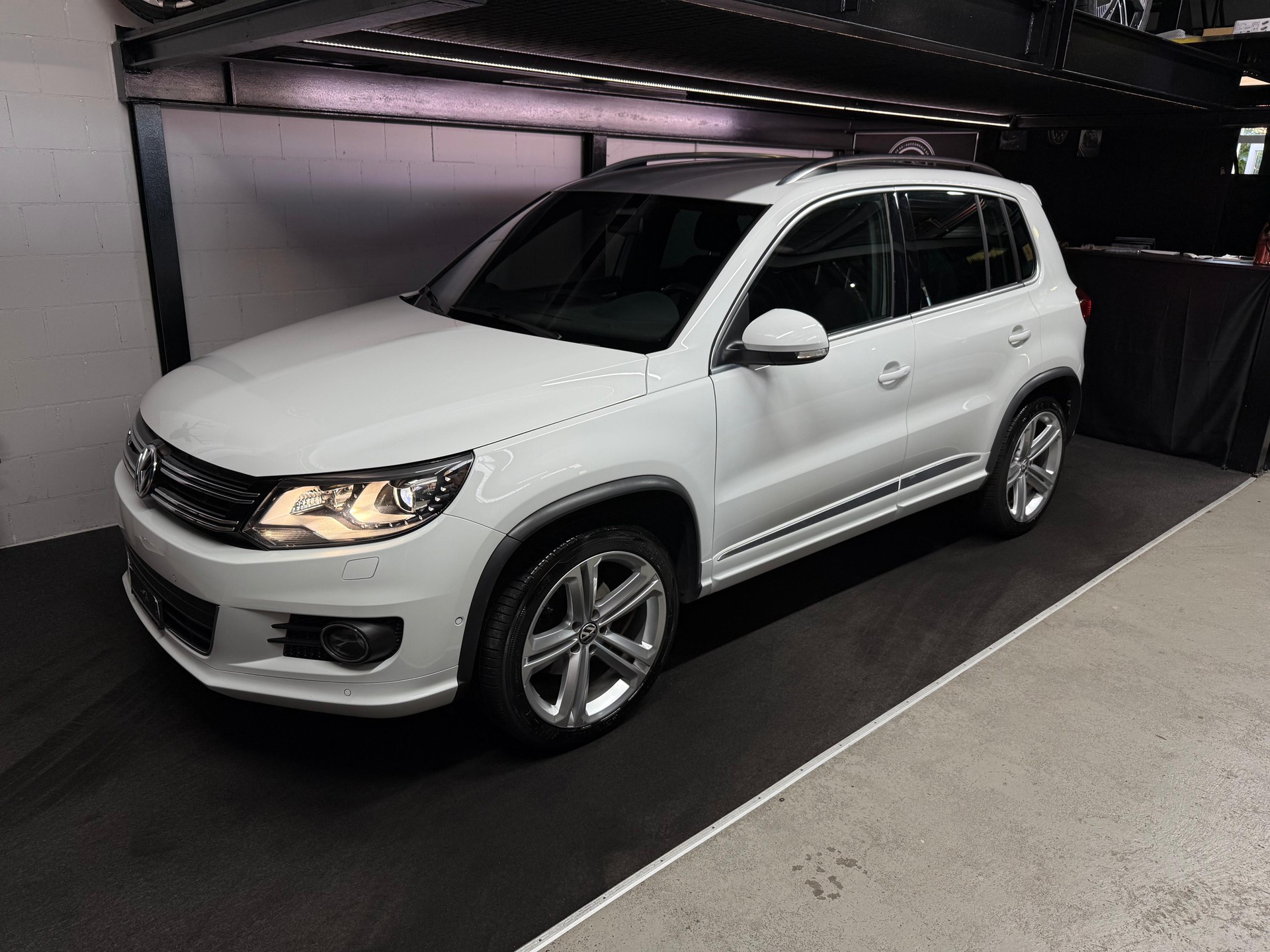 VW Tiguan 2.0 TDI BMT Cup R-Line 4Motion DSG / Anhängerkupplung-image-0