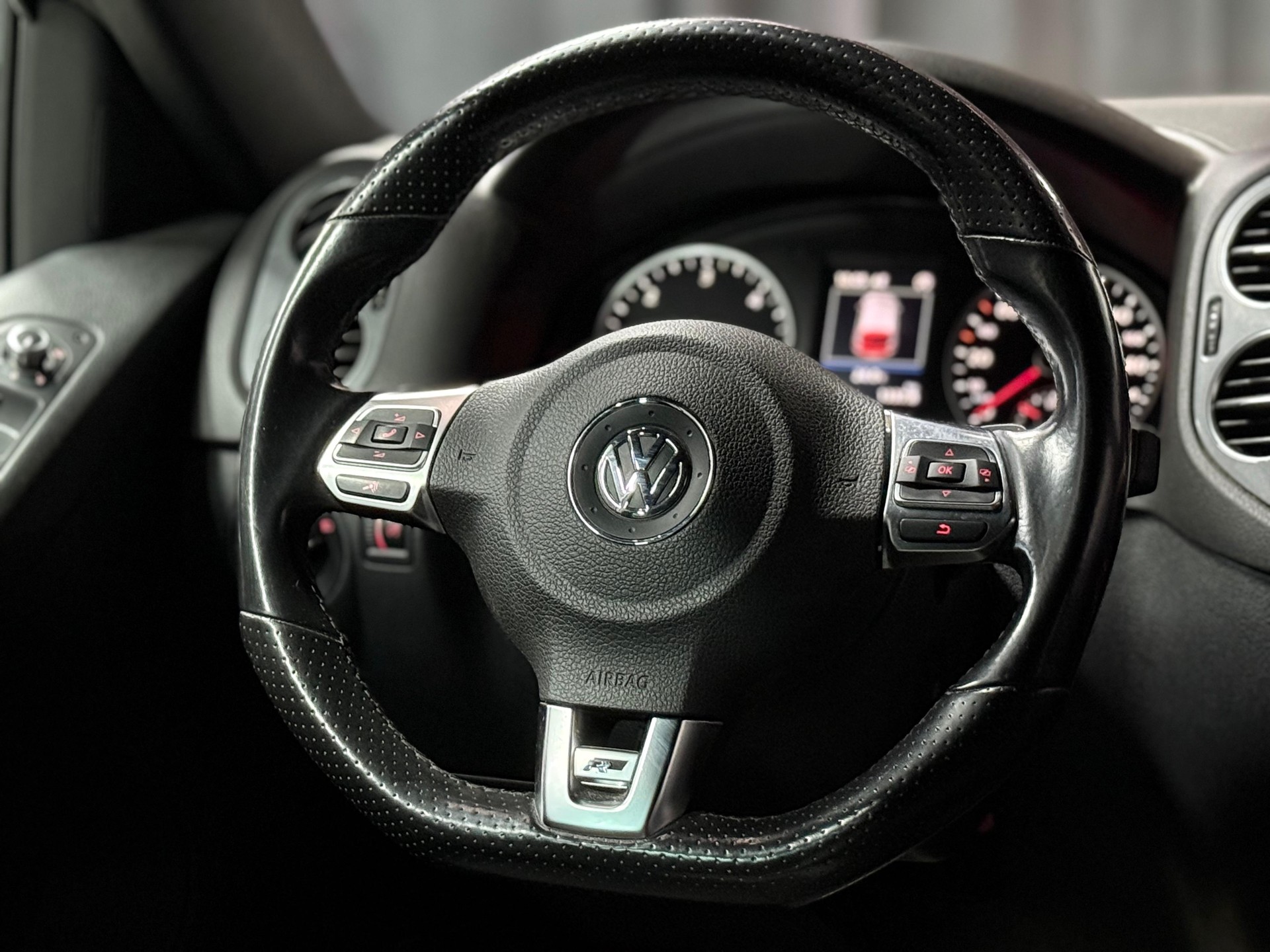 VW Tiguan 2.0 TDI BMT Cup R-Line 4Motion DSG / Anhängerkupplung-image-14