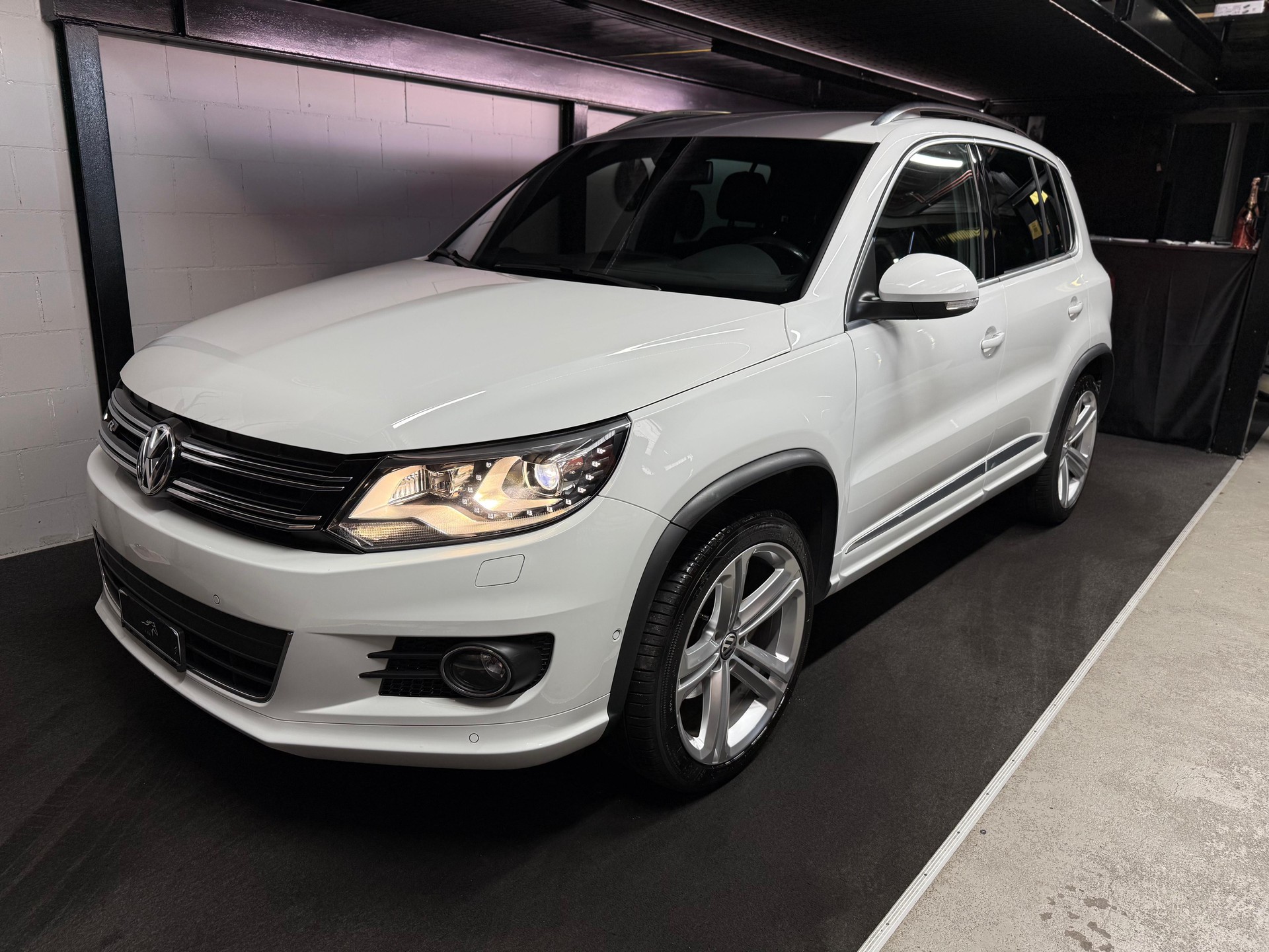 VW Tiguan 2.0 TDI BMT Cup R-Line 4Motion DSG / Anhängerkupplung-image-1