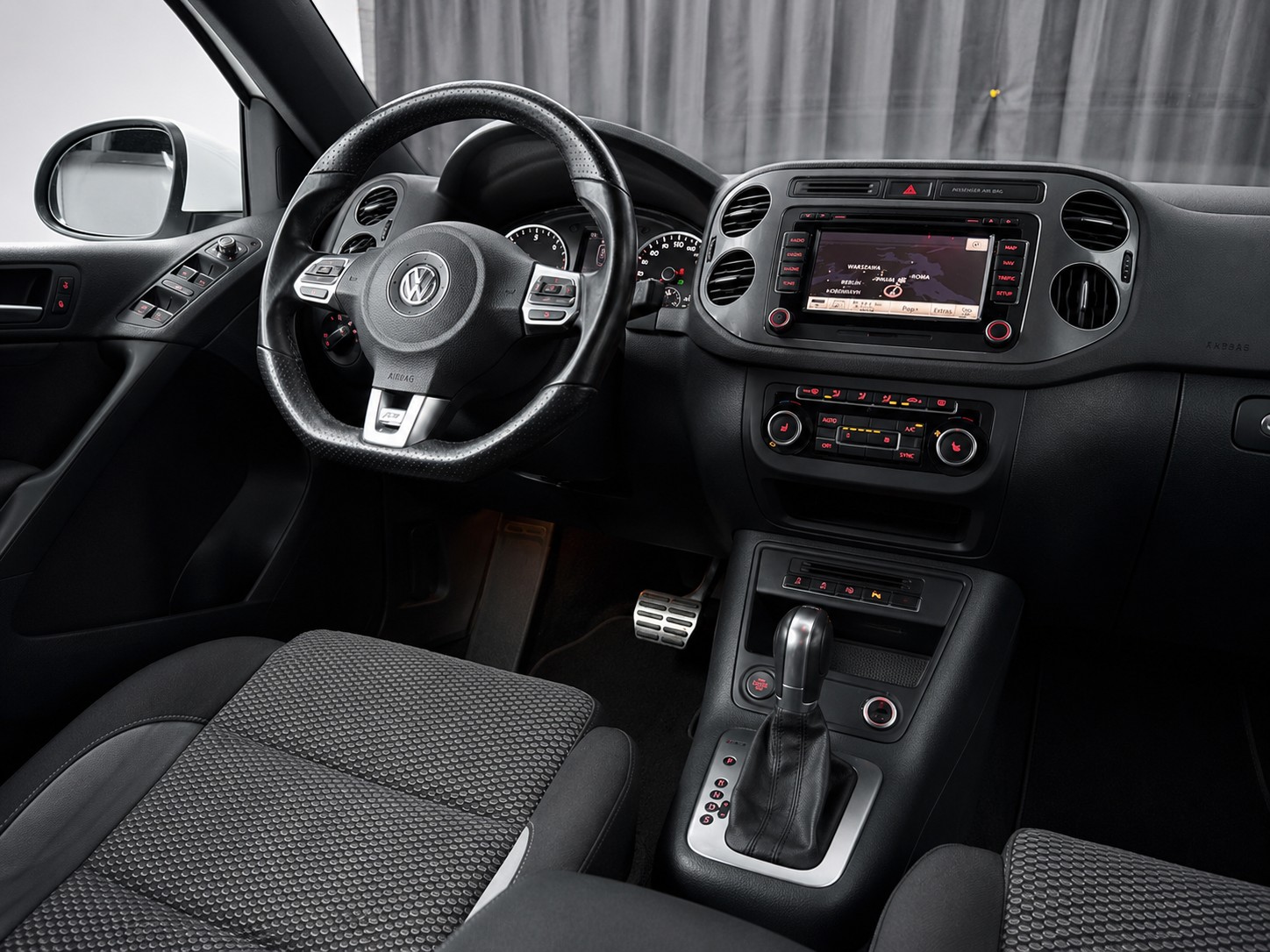 VW Tiguan 2.0 TDI BMT Cup R-Line 4Motion DSG / Anhängerkupplung-image-13