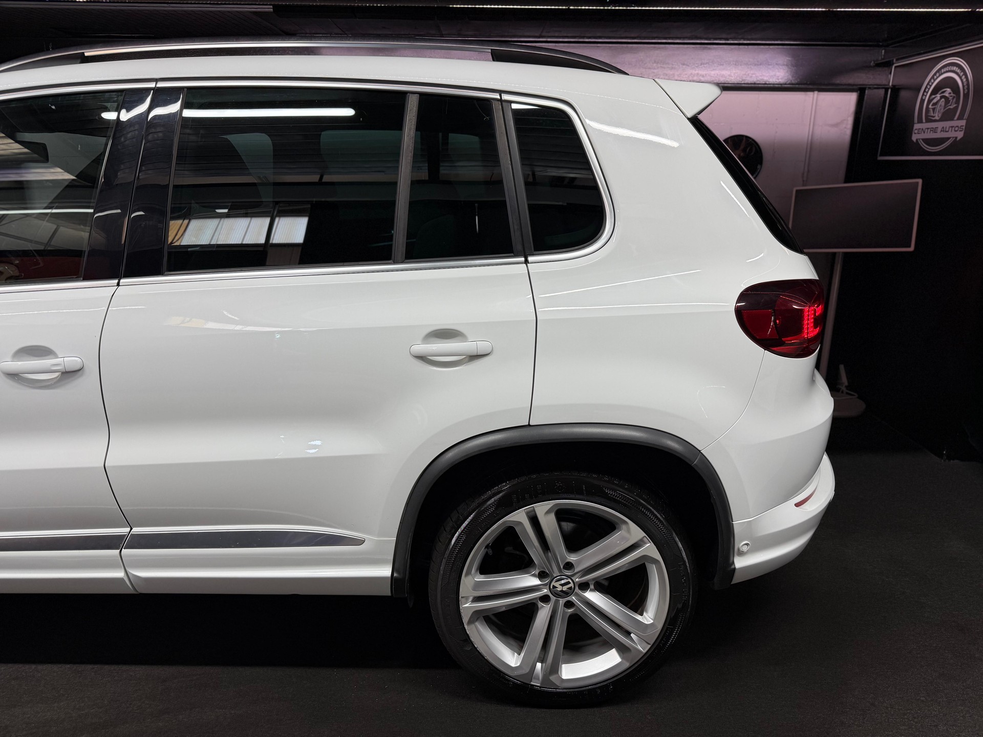 VW Tiguan 2.0 TDI BMT Cup R-Line 4Motion DSG / Anhängerkupplung-image-5