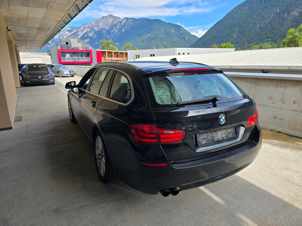 BMW 528i xDrive Touring Steptronic-image-4