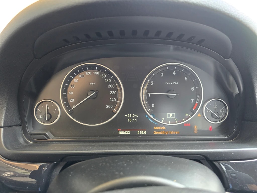 BMW 528i xDrive Touring Steptronic-image-12