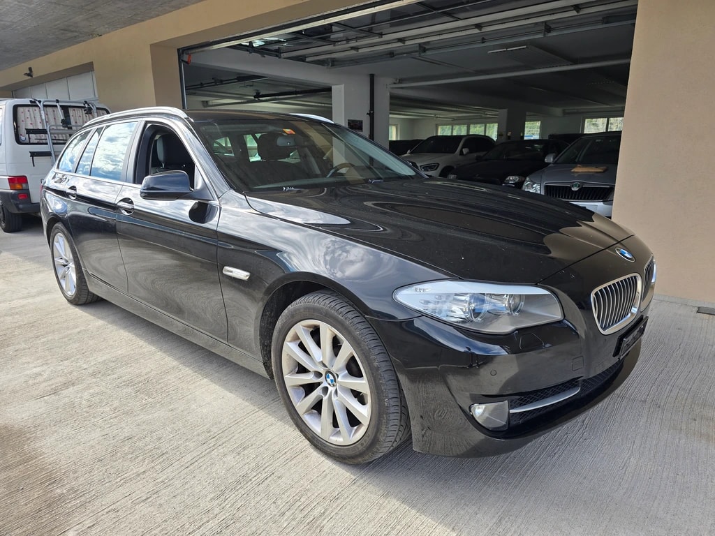 BMW 528i xDrive Touring Steptronic-image-1