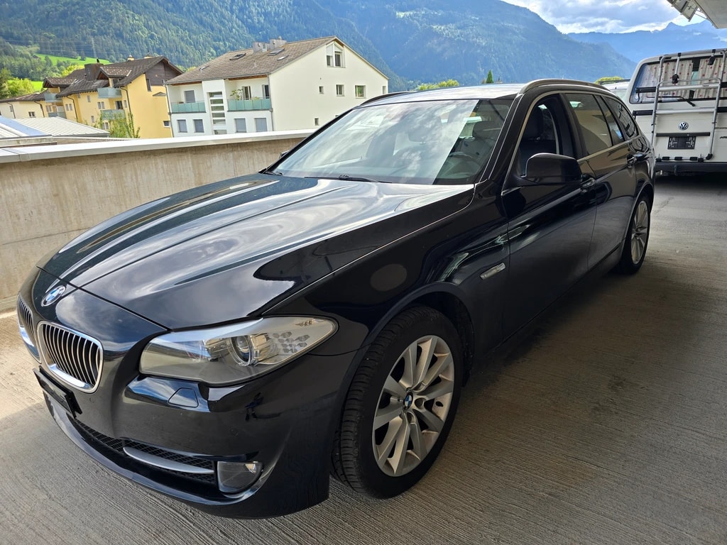 BMW 528i xDrive Touring Steptronic-image-2