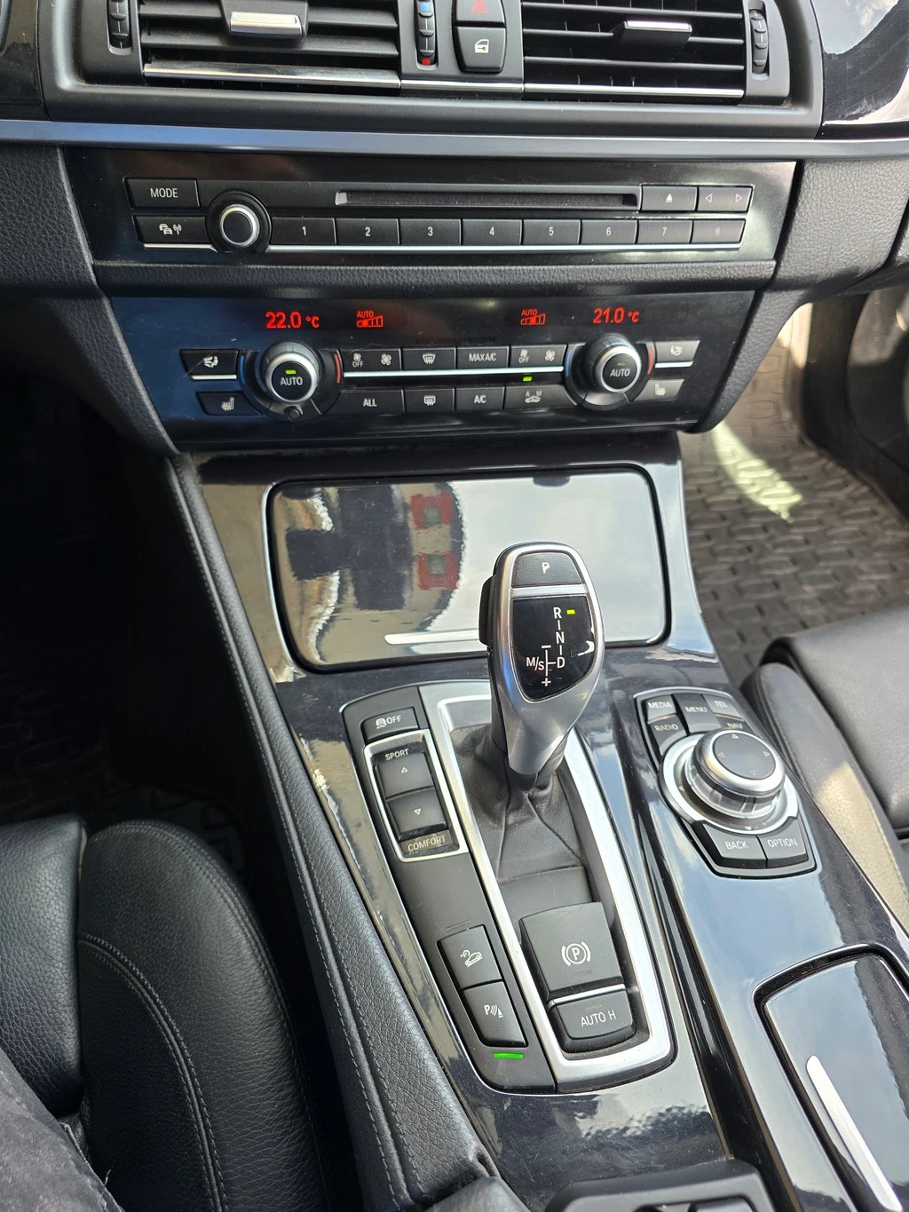 BMW 528i xDrive Touring Steptronic-image-15