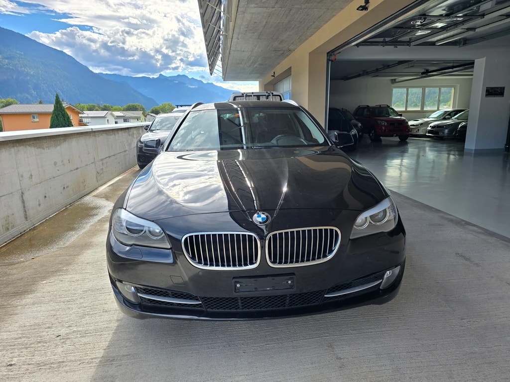 BMW 528i xDrive Touring Steptronic-image-0