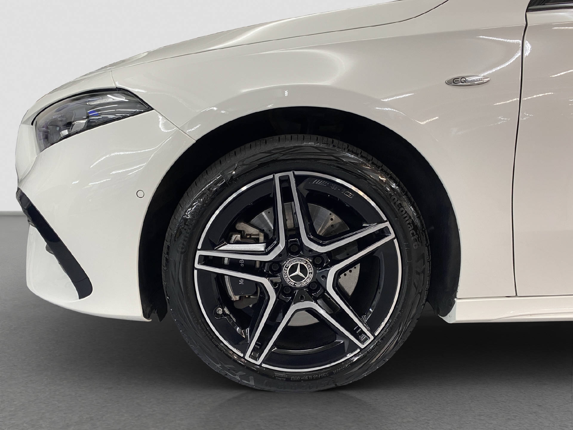 MERCEDES-BENZ A 250 e EQ Star AMG Line-image-6