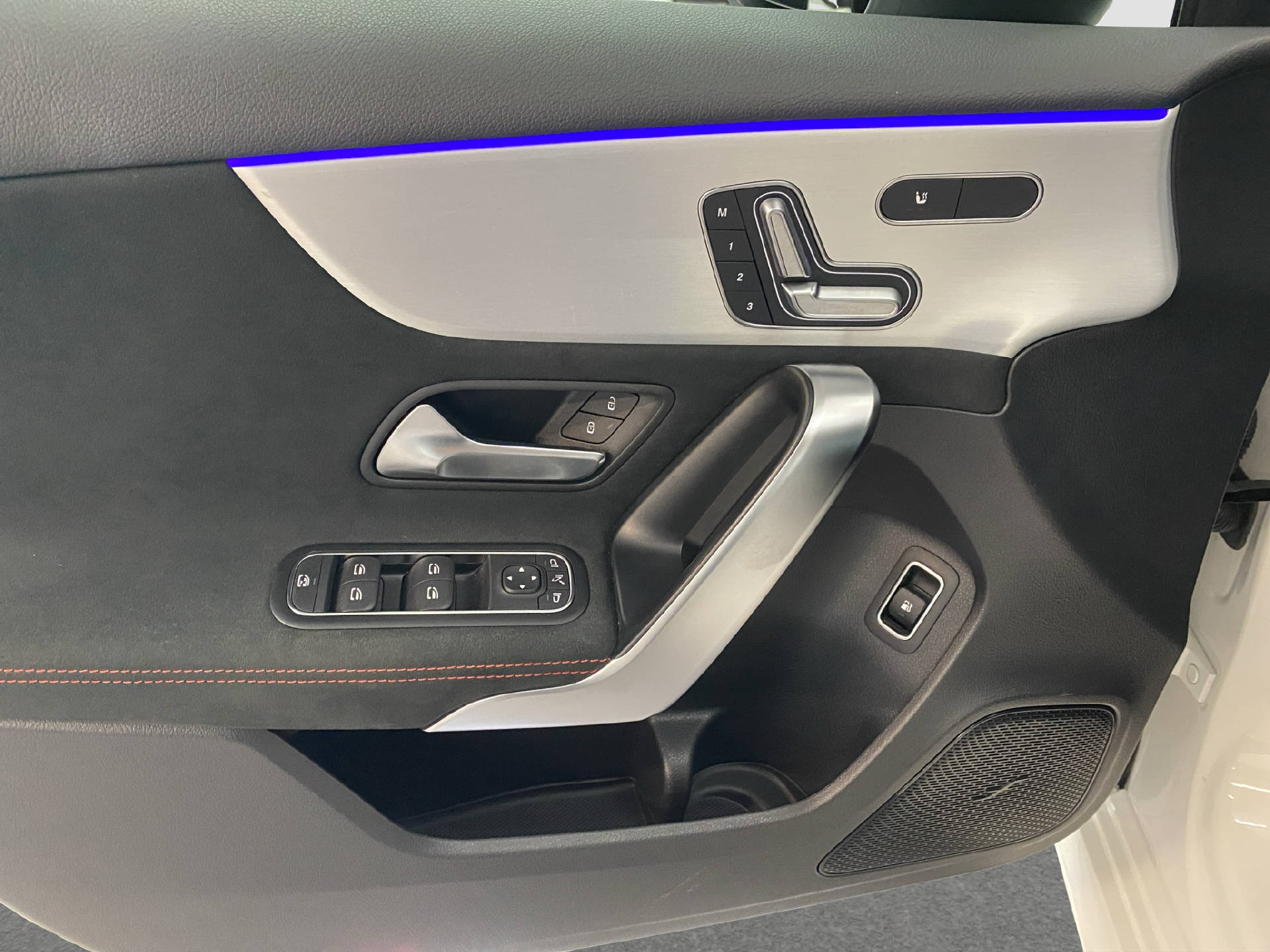 MERCEDES-BENZ A 250 e EQ Star AMG Line-image-13
