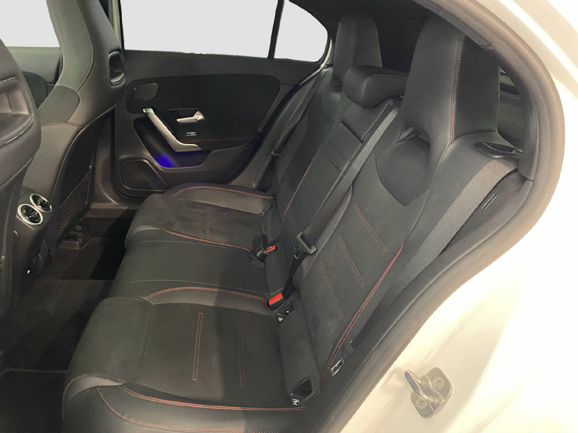MERCEDES-BENZ A 250 e EQ Star AMG Line-image-14