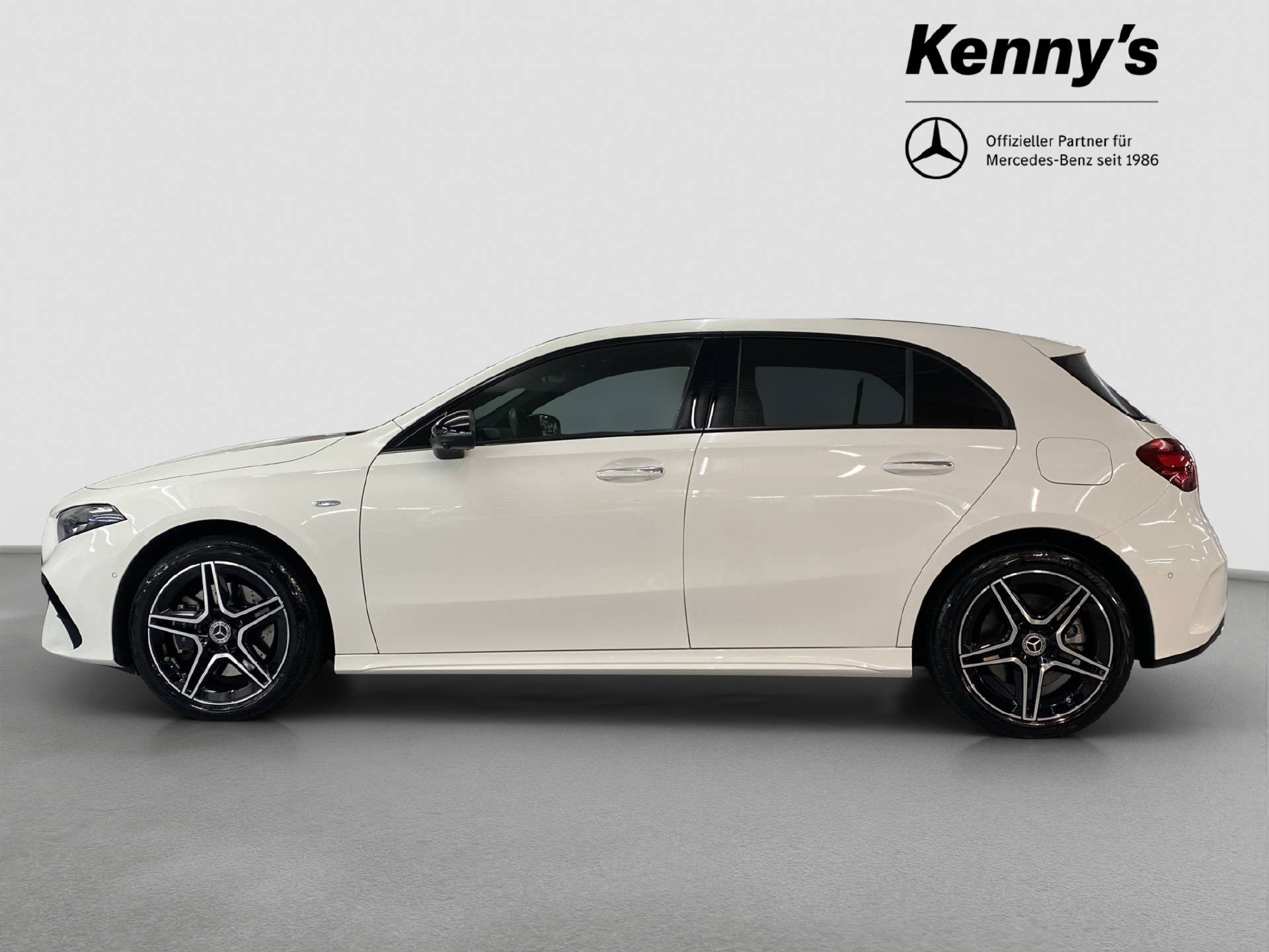 MERCEDES-BENZ A 250 e EQ Star AMG Line-image-3