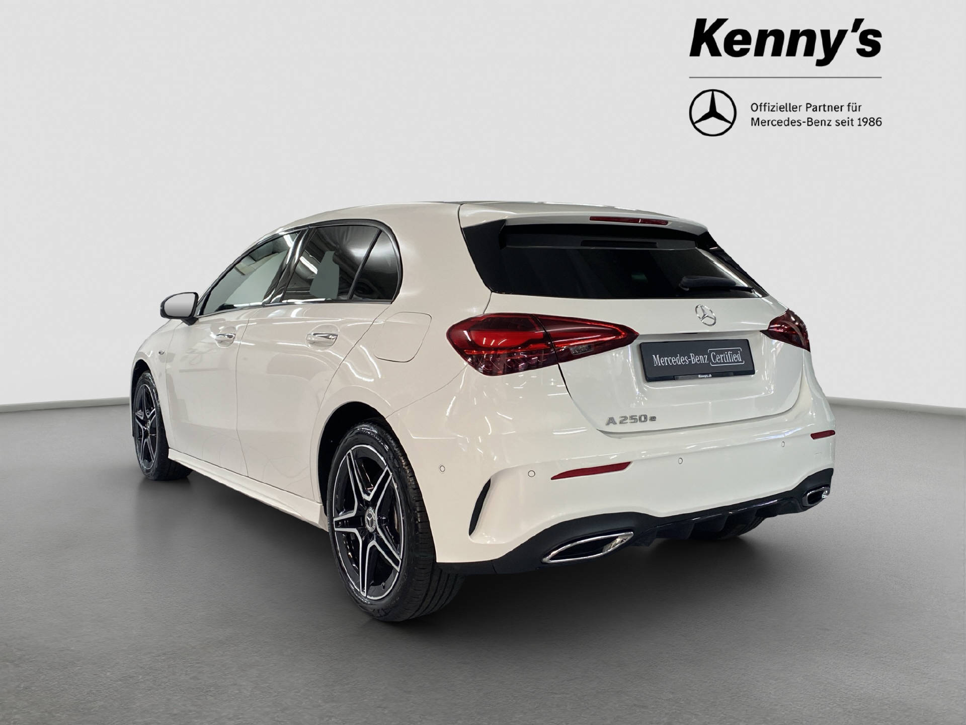 MERCEDES-BENZ A 250 e EQ Star AMG Line-image-4